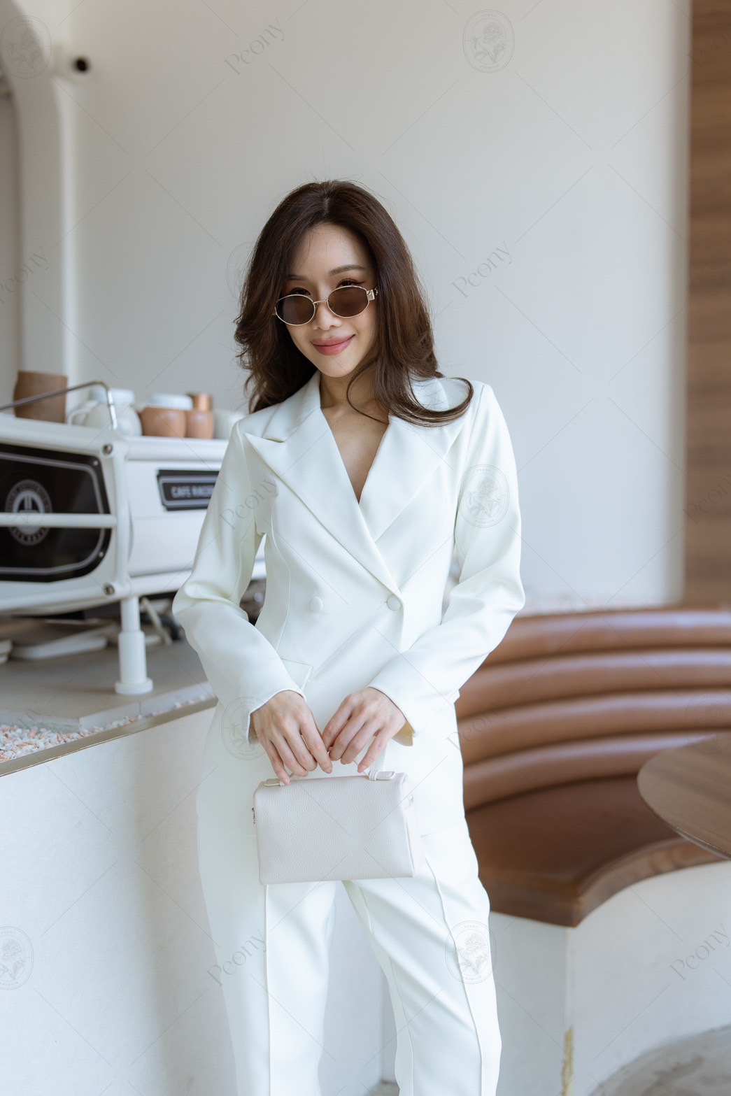 ชุดเซต 2ชิ้น เนื้อผ้าสูททอแน่น แพทเทิร์นสวย เข้ารูป ไหล่บุฟองน้ำ เนื้อผ้าสูททอแน่น เนื้อละเอียด มีน้ำหนุก แมทมาพร้อมกางเกงขายาว ตีเกล็ดหน้า บุซับในทั้งตัว คอมพลีทลุ๊ค สวย สมาร์ท ใส่ได้ทุกโอกาสเลยค่าา #งานป้ายpeony #ชุดสวย #เสื้อผ้าแฟชั่น #ชุดเซ็ต #ชุดเซตข