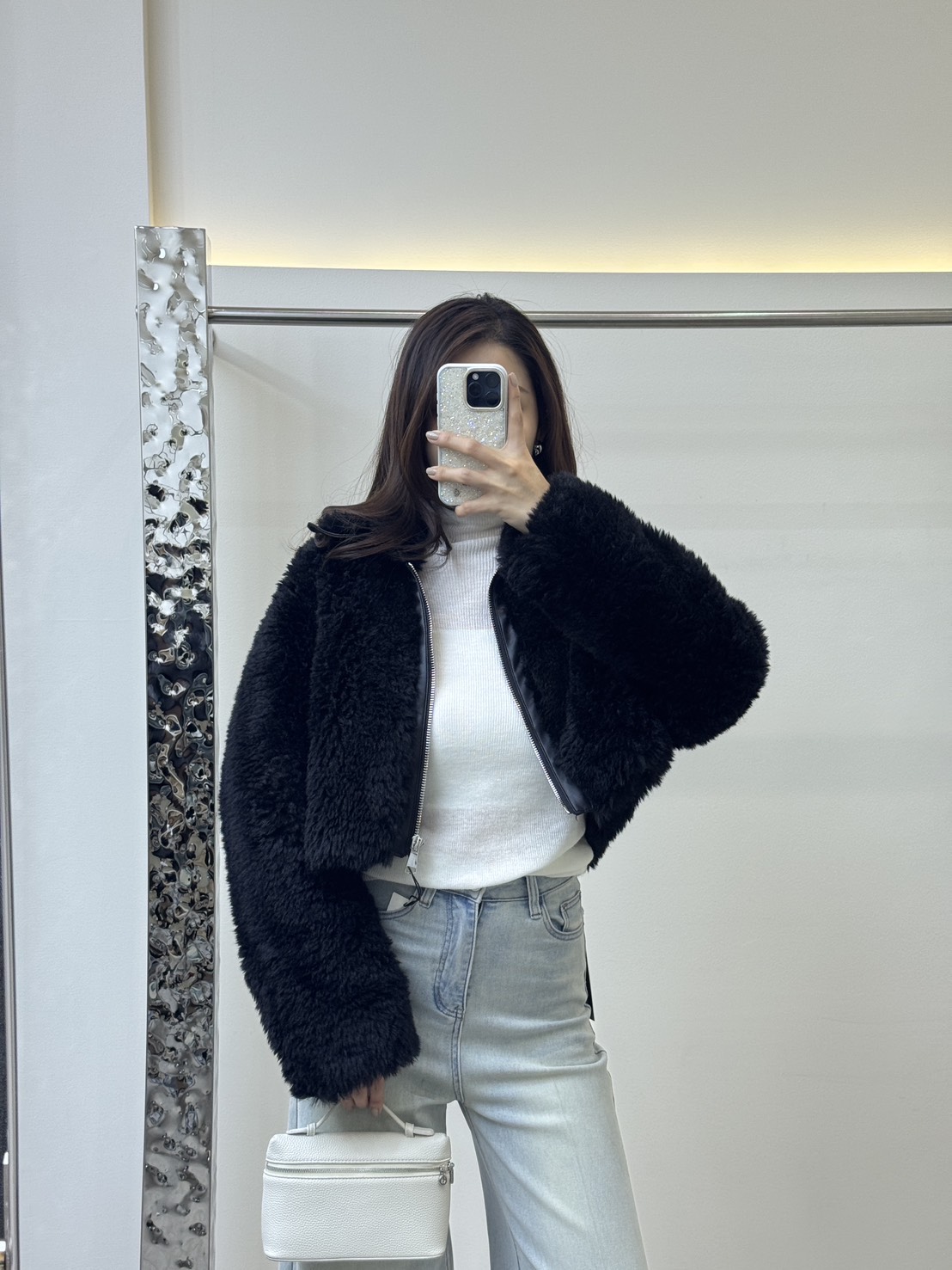 แจ็คเก๊ตเฟอร์แขนยาวคอปก ✔ ดีเทลซิปหน้ายาว ด้านในเป็นผ้าหนังกลับ ✔ ขนเฟอร์นุ่ม ใส่เที่ยวอากาศหนาวได้เลยค่า