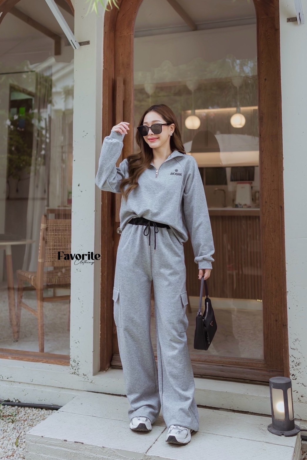 Set เสื้อ+กางเกงขายาว❣️ Set เสื้อแขนยาวคอปีน แต่งซิปคอด้านหน้า แต่งปักหน้าอกเท่ห์ๆ ชายเสื้อมีเชือกรูดปรับเอวจั้มได้ มาพร้อมกางเกงขายาวเข้าชุด เอวยืดตามตัว แต่งกระเป๋าคาโก้ด้านข้าง เท่ห์มากน๊าเซทนี้ งานดีสุดๆ ผ้ายืดเนื้อดี นุ่มใส่สบาย จัดด่วนๆ