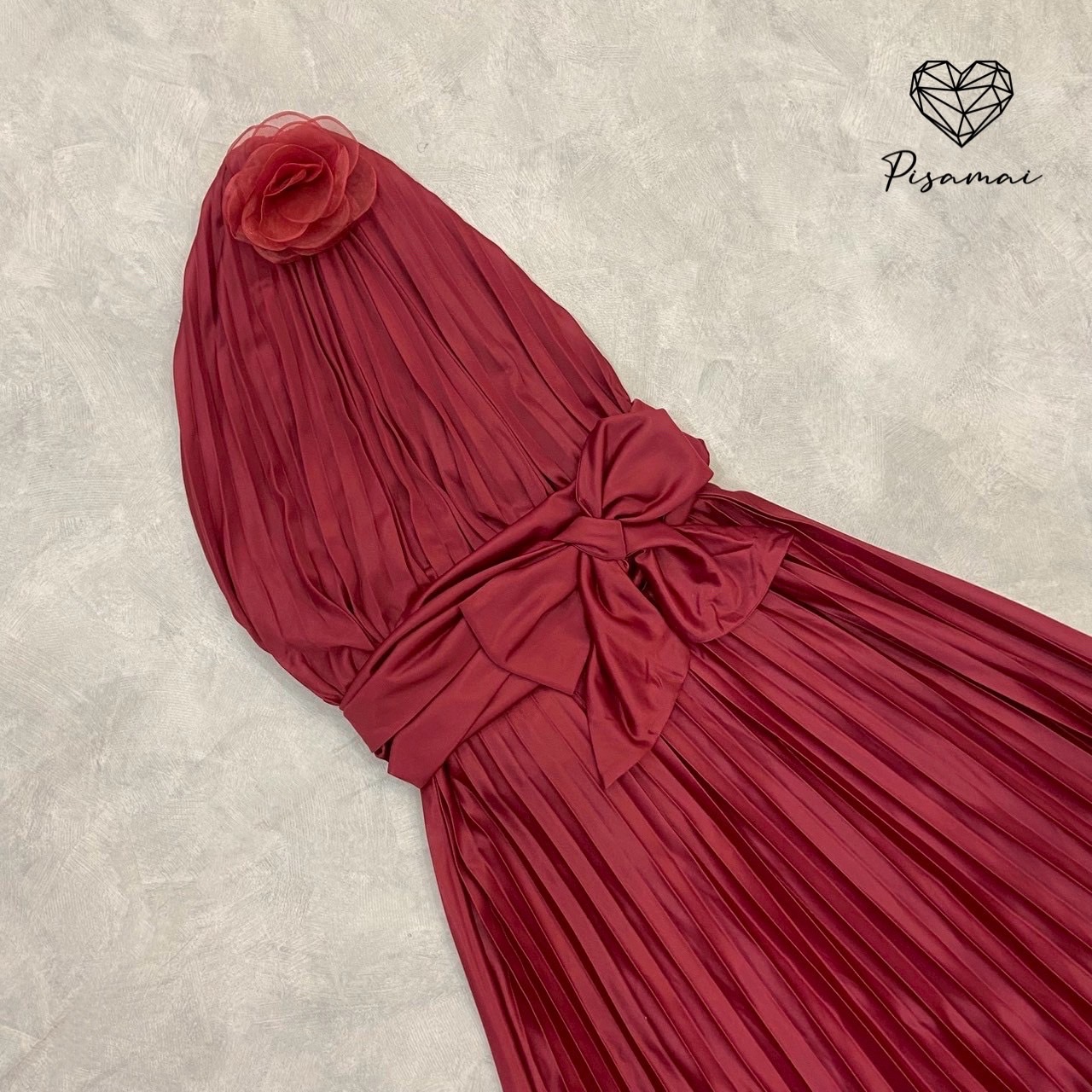 เดรสไหล่เดียวพลีตสีแดงตัวยาวใช้ผ้าเยอะมาก มาพร้อมเชือกเข้าเซ็ต ใส่สวยมากกกก ราคานี้มือต้องไวเลยค่า รุ่นนี้ใส่สวย เนื้อผ้าดีมากกกกกกก ห้ามพลาดเลยค่า #ชุดไปงานแต่ง #ชุดไปงาน #ชุดเพื่อนเจ้าสาว #ชุดเพื่อนเจ้าสาวราคาถูก #ชุดเพื่อนเจ้าสาวใส่เป็นธีม