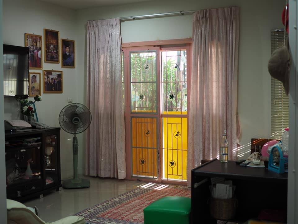 ขายบ้านสวยอ.เมืองราชบุรี ราคาถูกพร้อมเข้าอยู่ เฟอร์นิเจอร์ครบครัน 2 ห้องนอน 2 ห้องนํ้า หมู่บ้านชีวาใกล้โตโยต้าลิสซิง 959 เมตรสยามนิสสัน 1.2 กมบิ๊กซี 2.3 กม.