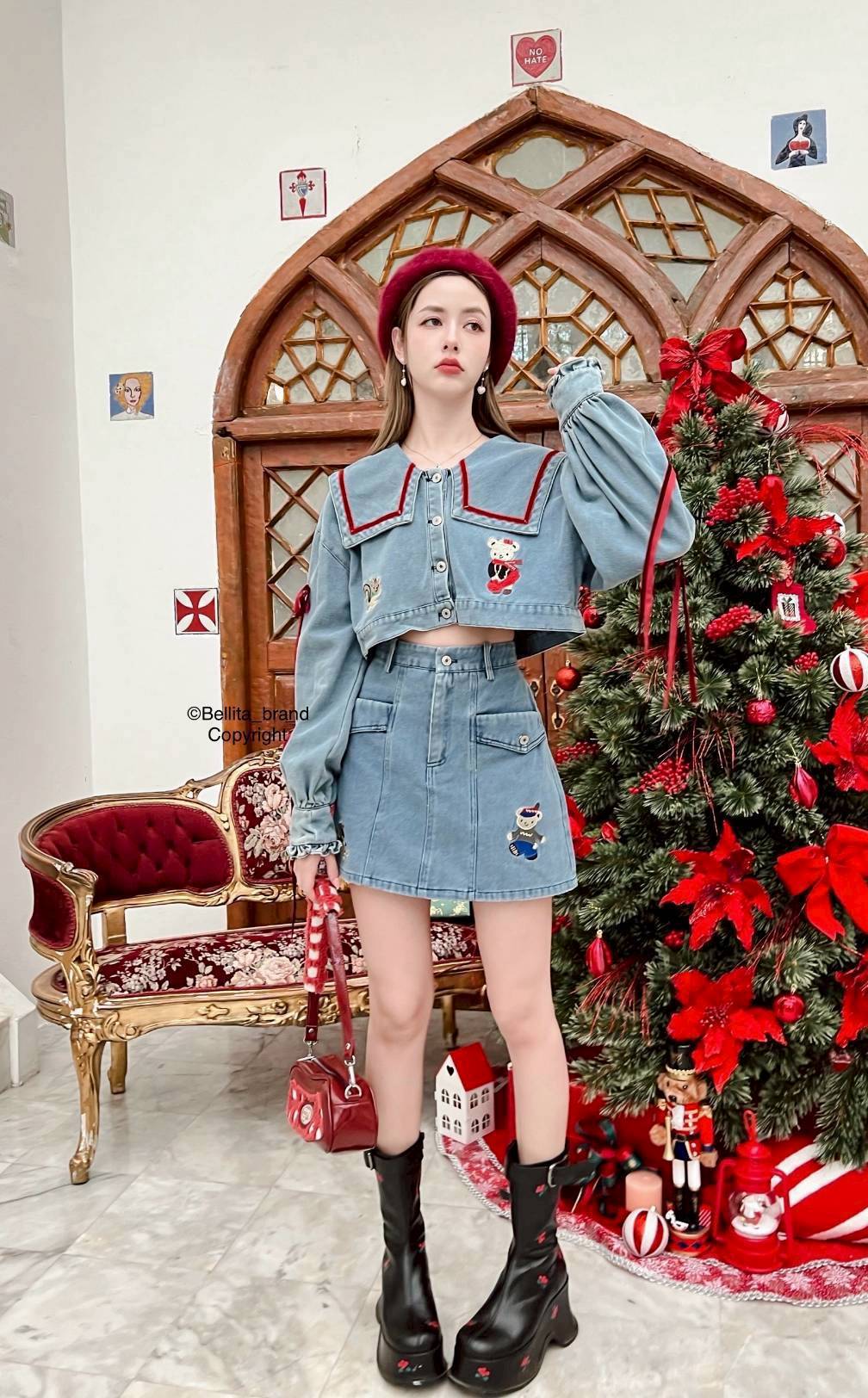 เซ็ทกระโปรงยีนส์ปักหมี เสื้อครอปกระดุมหน้าแขนยาว ปักเจ้าหมีและกระรอกที่เสื้อ มากับกระโปรงสั้นผ้ายีนส์เช่นกันปักน้องหมีน้องหมาด้วยน้า