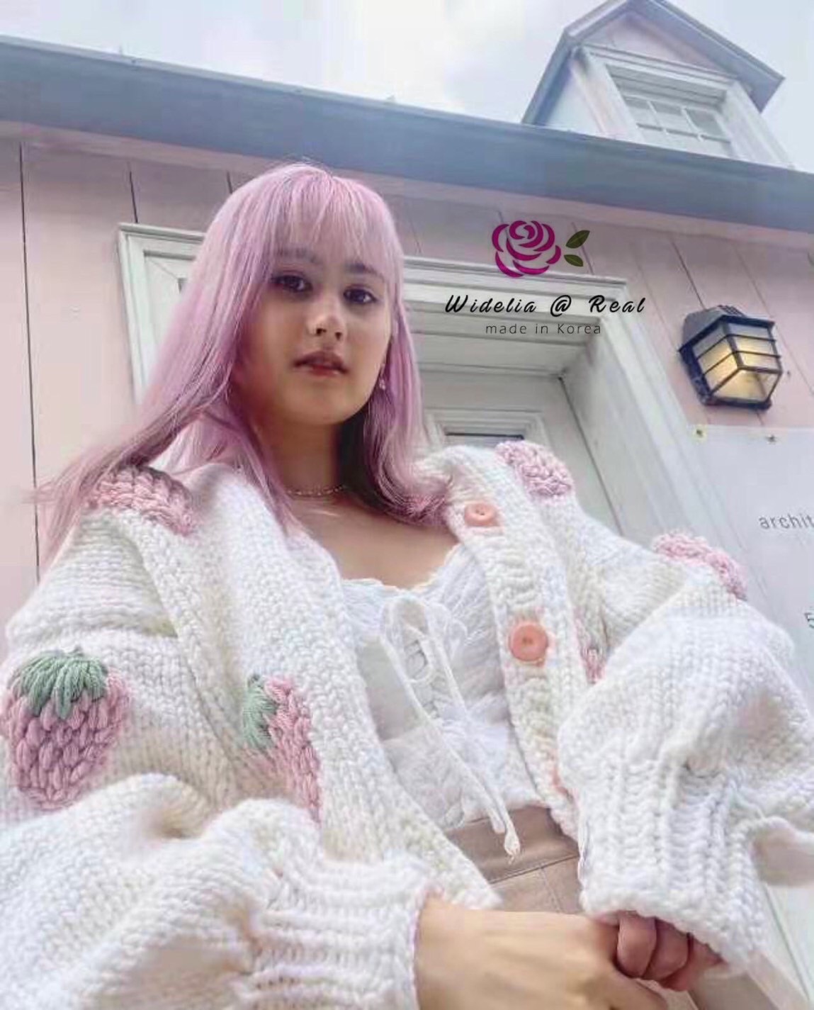 Jacket แจ็คเก็ตแสนสวย คุณขางานสวยอลังการมาก งานน่ารักไม่ไหวแล้วแม่ สตอเบอรี่ลูกใหญ่มาก เนื้อผ้าหนานุ่ม ใส่อุ่นสบาย ใกล้หน้าหนาวแล้วน๊า รีบจัดให้ไวเลยจ้า งานน่ารักทั้ง2สีเลยนะคะ รุ่นนี้งานสวยและผ้าดีสุดๆ