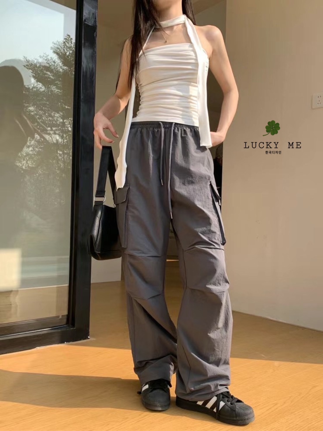 กางเกงขายาว Cargo Pants แต่งกระเป๋าข้าง เอวยางยืด มีสายปรับขนาดได้นะคะ ปลายขามีสายรูดได้ค่ะ เนื้อผ้าดีใส่สบายค่ะ ทรงสวยสไตล์เกาหลีเลยค่า