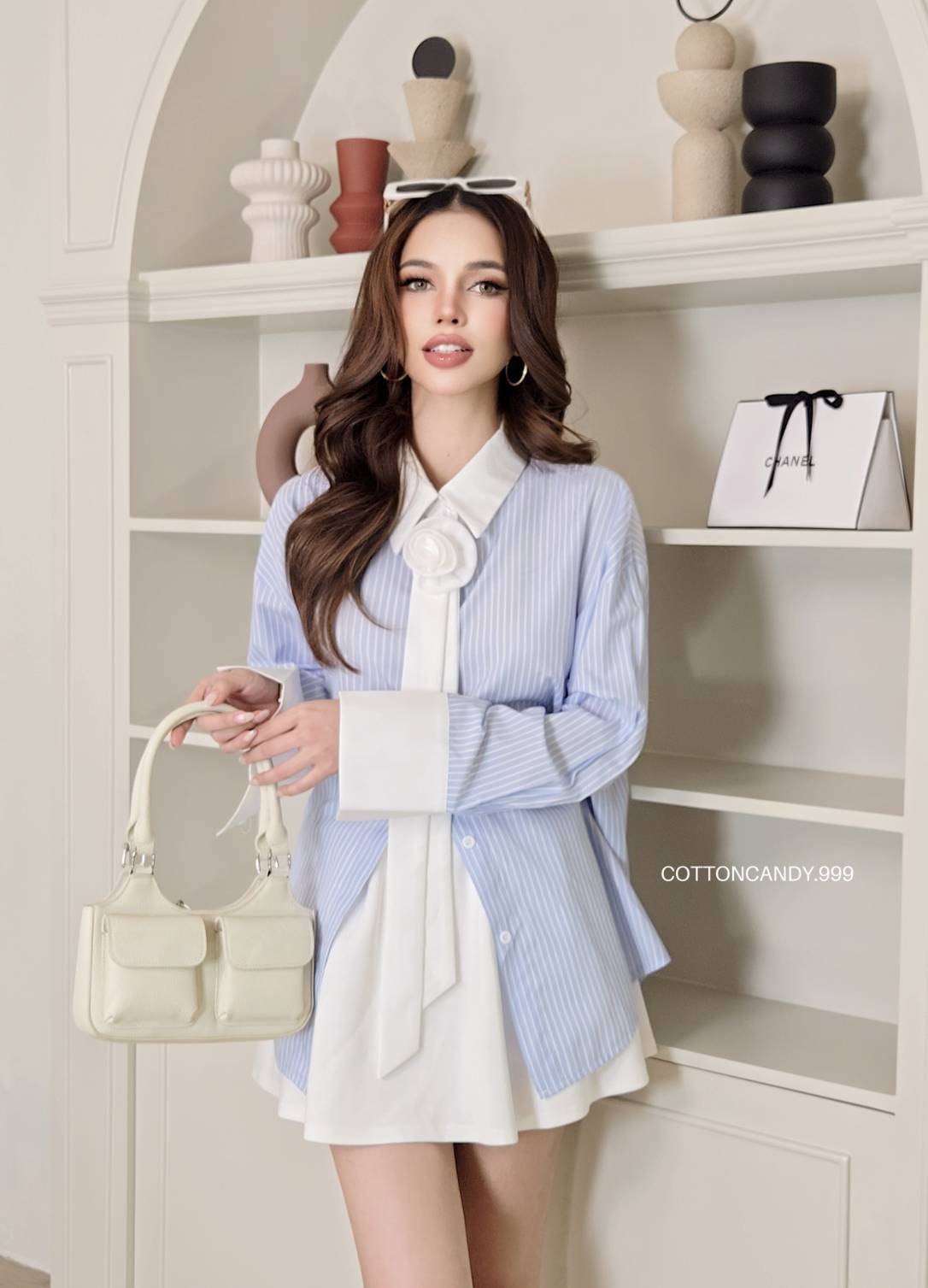 เสื้อเชิ๊ตดีเทลเก๋ๆ รุ่นนี้เป็นเข็มกลัดถอดได้ ใส่ออกมาแล้วสวยแน่นอน ทรง oversizeใส่สบาย โทนสีสวยมากๆคร่าาาา