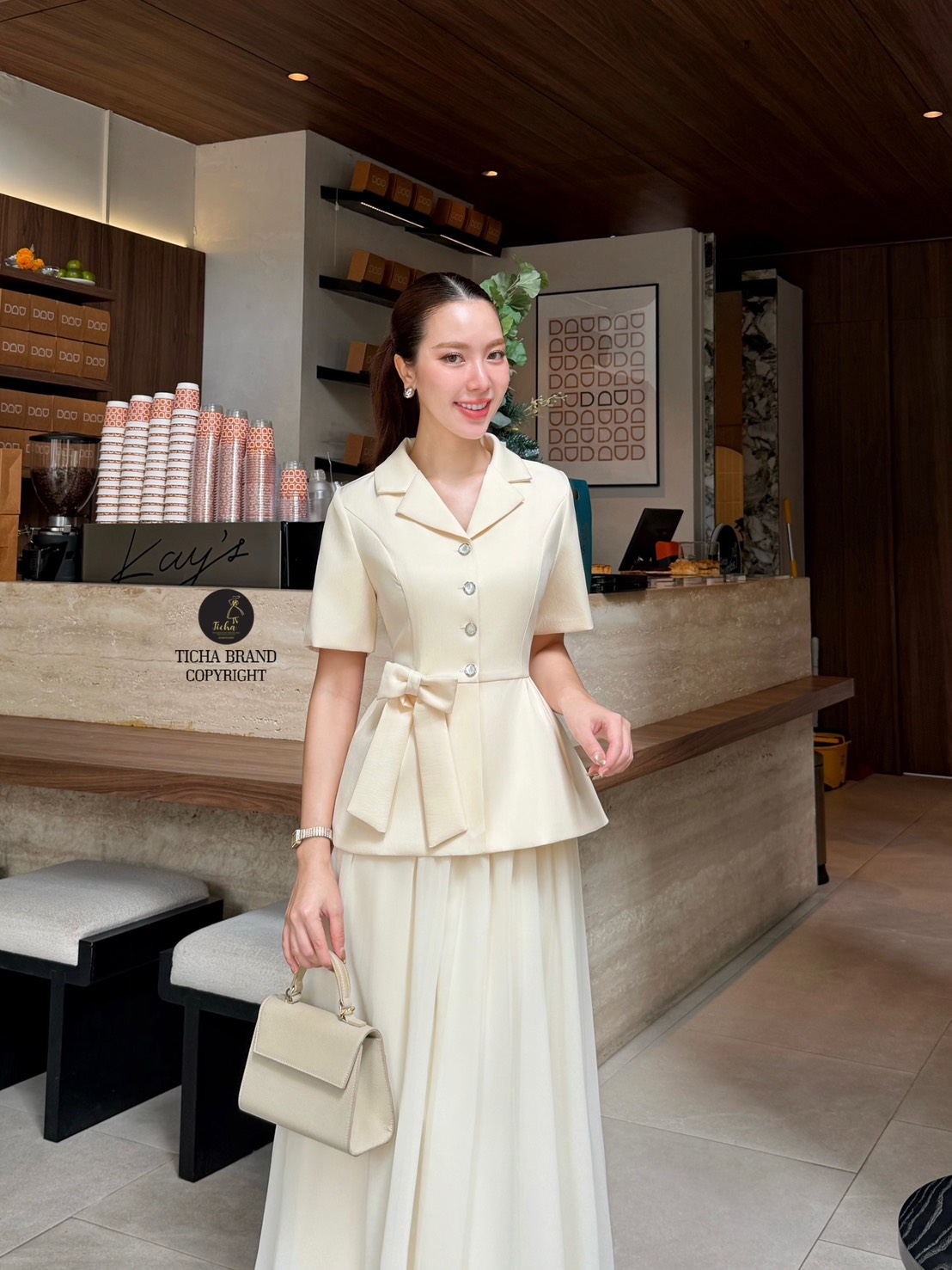 Set.3 ชิ้นเสื้อ+ กระโปรง+เข็มกลัด