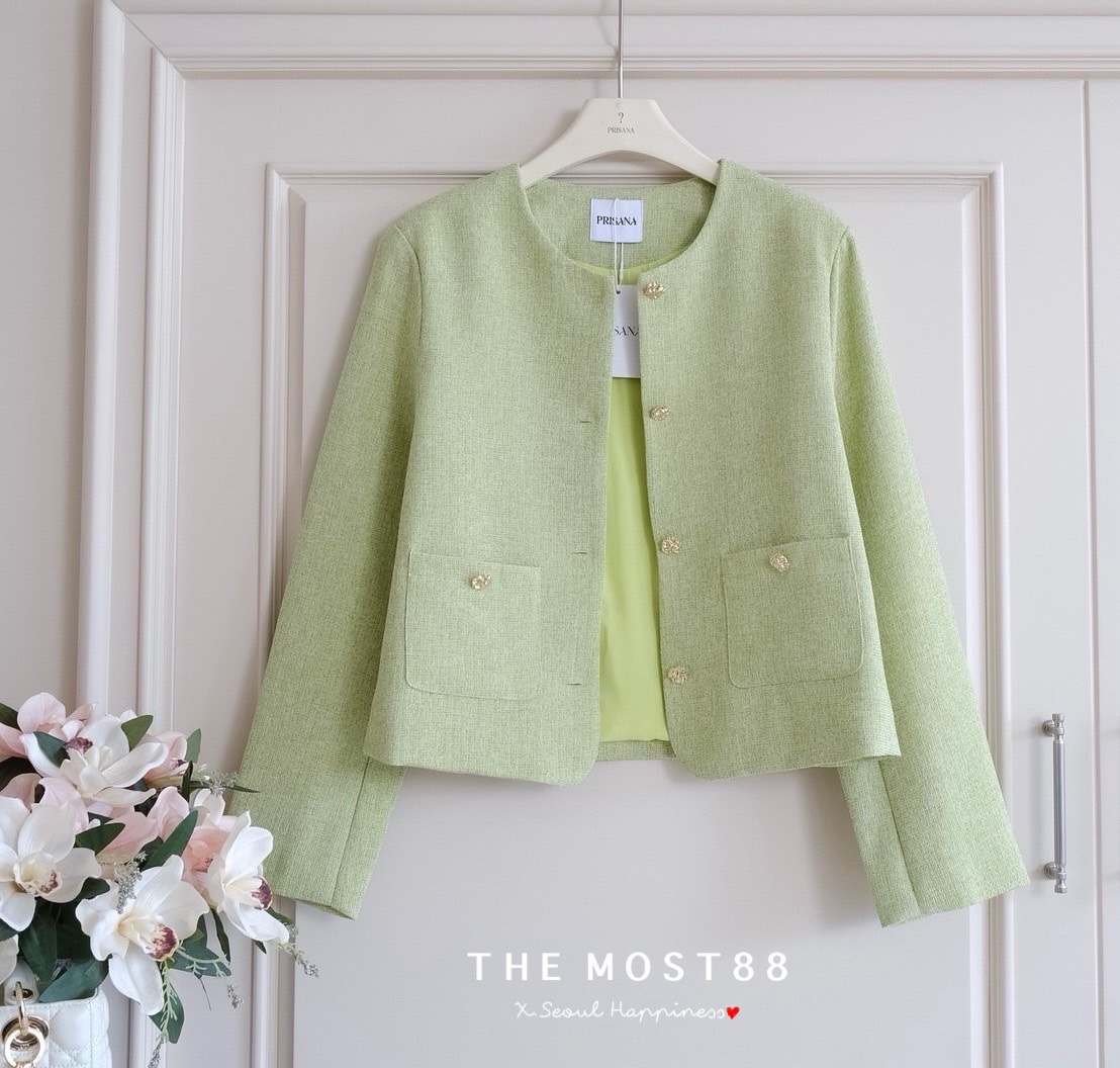 เสื้อคลุมสไตล์สูท งานผ้าทวีตเกรดแพง ใส่ไม่คันระคายผิว ตัดเย็บซับในแบบเดียวกับงานเบลเซอร์เกรดห้าง ดีเทลแต่งกระดุมโลหะสีทองสวยติดแกรม