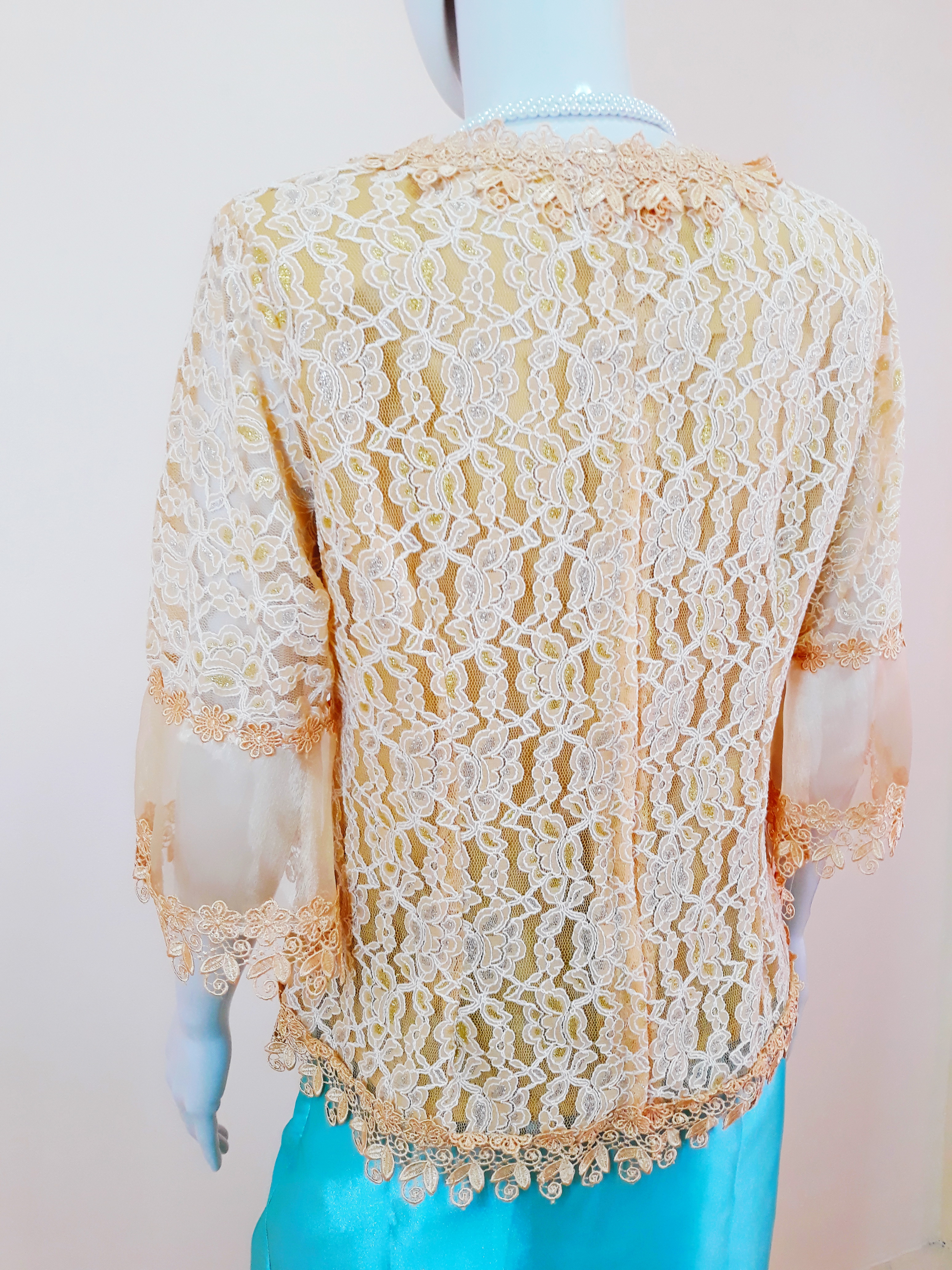 เสื้อลูกไม้ สีเหลืองทอง สวยหรู ดูดีมีระดับ มีซับในตัว (รอบอก 35-37 นิ้ว/ใส่ได้)