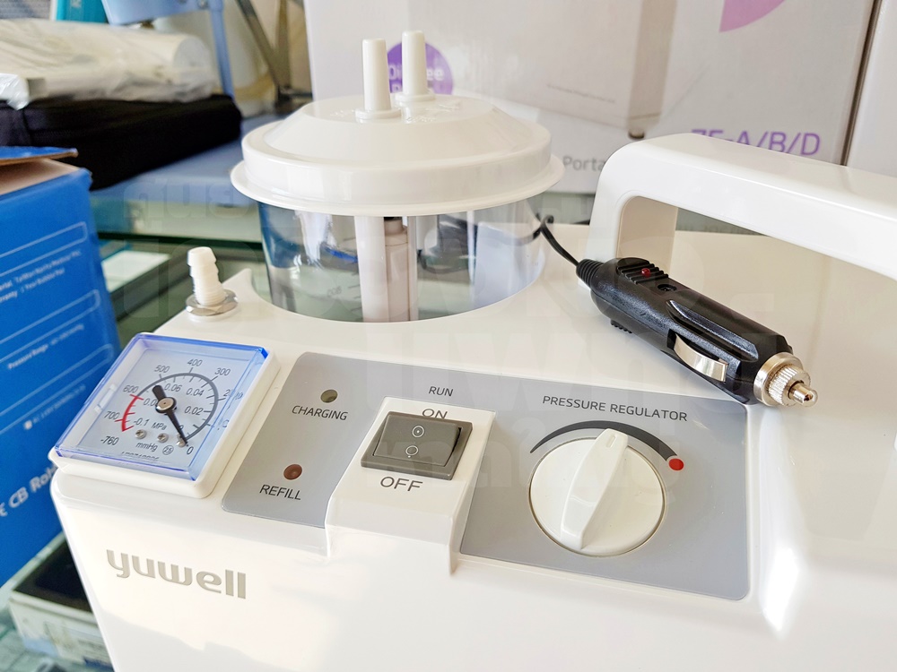 Yuwell 7E-D เครื่องดูดเสมหะ มีแบตเตอร์รี่ ชาร์จในรถได้