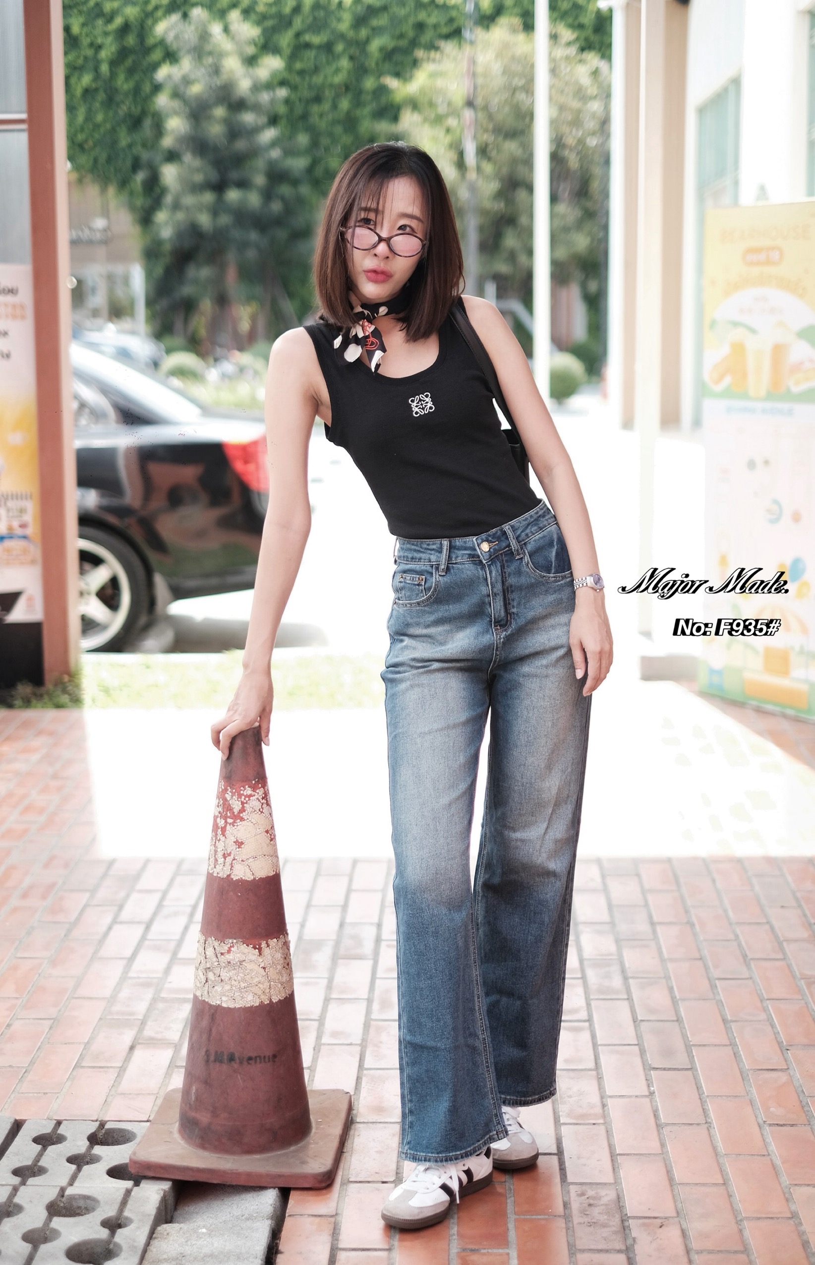 No. F935# -กางเกงยีนส์ขากระบอก เอวสูง （ผ้ายืด) บอกเลยรุ่นนี้เนื้อผ้ายีนส์ยืดอย่างดี ผ้านิ่มมากกกค่ะ ฟอกสีเข้มสวย ใส่สบายมว๊ากก ใส่ดูเพรียวมาก ดีเทลสวยมาก