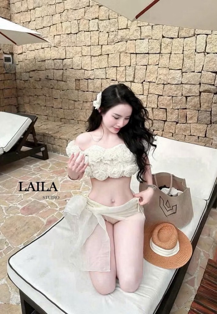 Tag : LAILA Detail: Setเสื้อ+บิกินี่+ซีทรู เสื้อเปิดไหล่งสนสุดน่ารัก แต่งปักดอกไม้3ดีฟูด้านหน้า ด้านหลังแต่สม็อค มาพร้อมตัวบิกินี่ผูกด้านข้างสุดแซ่บ เพิ่มความโดดเด่นของชุดด้วยซีทรูผูกเอว งานชุดว่ายน้ำเก๋ๆ ใส่ถ่ายรูปสวยๆค้าสาวๆๆ #ByLaila #ชุดว่ายน้ำ #ชุดว่