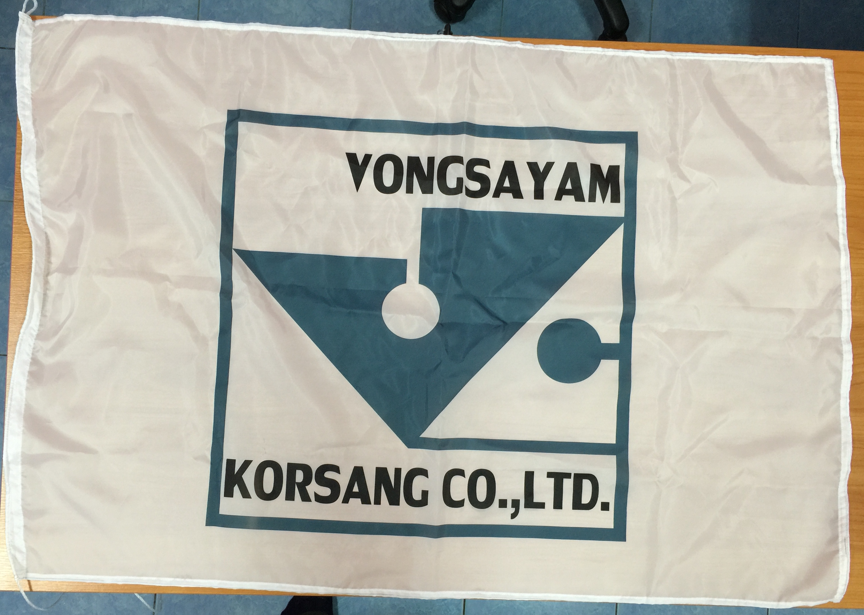 ธงโลโก้บริษัท ขนาด 80x120 ซม. ผ้าโพลีหนา