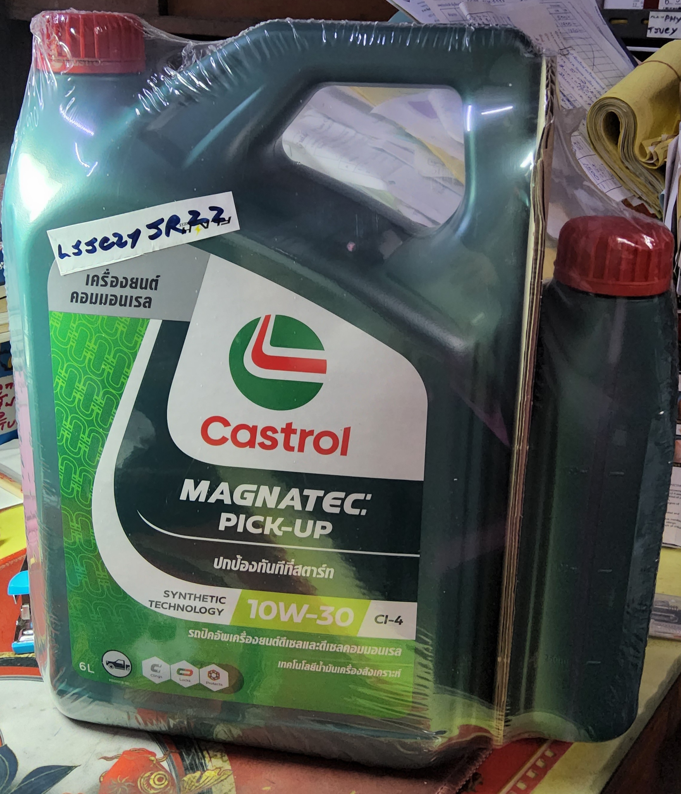 น้ำมันเครื่องดีเซล CASTROL Magnatec Pick-Up 10w-30 กึ่งสังเคราะห์ ขนาด 6+1 ลิตร ( L JJCZ Y )