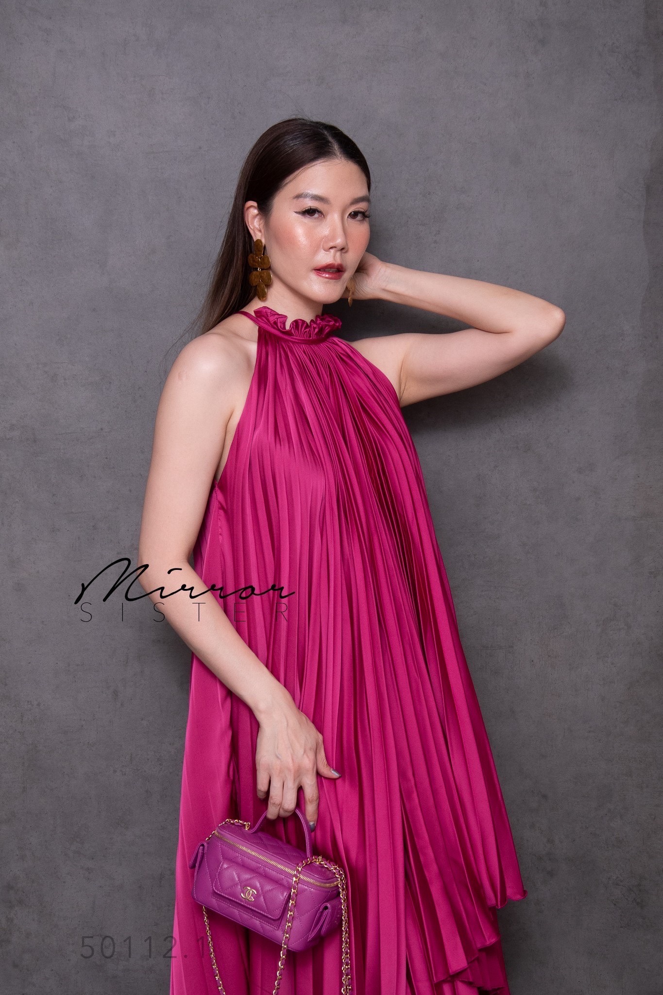 MiRRoRSiSTER's La ViViéR PLeaTed DReSS•• เดรสผ้าซาตินPremiumแขนกุดอัดพลีททรงสวยหรูหรามาก ใช้ผ้าเยอะไม่มีหวง!! ใครใส่ก็เริ่ด สวยLuxury ใส่แล้วอำพรางหุ่นที่1!! ดีเทลช่วงคอกุ๊นระบายน่ารักดูดี แพทเทรินเดรสทรงปล่อย ช่วงกระโปรงทรงAชายบานมาก แต่งชายสูงต่ำไม