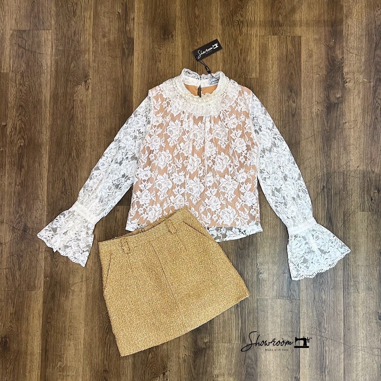 เซ็ตเสื้อลูกไม้ดีไซน์สวยซับสีน้ำตาล มาพร้อมสร้อยมุก1เส้น กระโปรงทรงสวยซับในเป็นกางเกง ใช้ผ้าอย่างดีในการตัดเย็บ บุซับ อัดกาวทรงเริ่ด คอมพลีทลุคครบจบในชุดเดียว #showroombrand #งานป้ายshowroom #งานป้ายคุณภาพดี #งานแฟชั่น #เสื้อผ้างานป้าย #เสื้อผ้าผู้หญิง #c