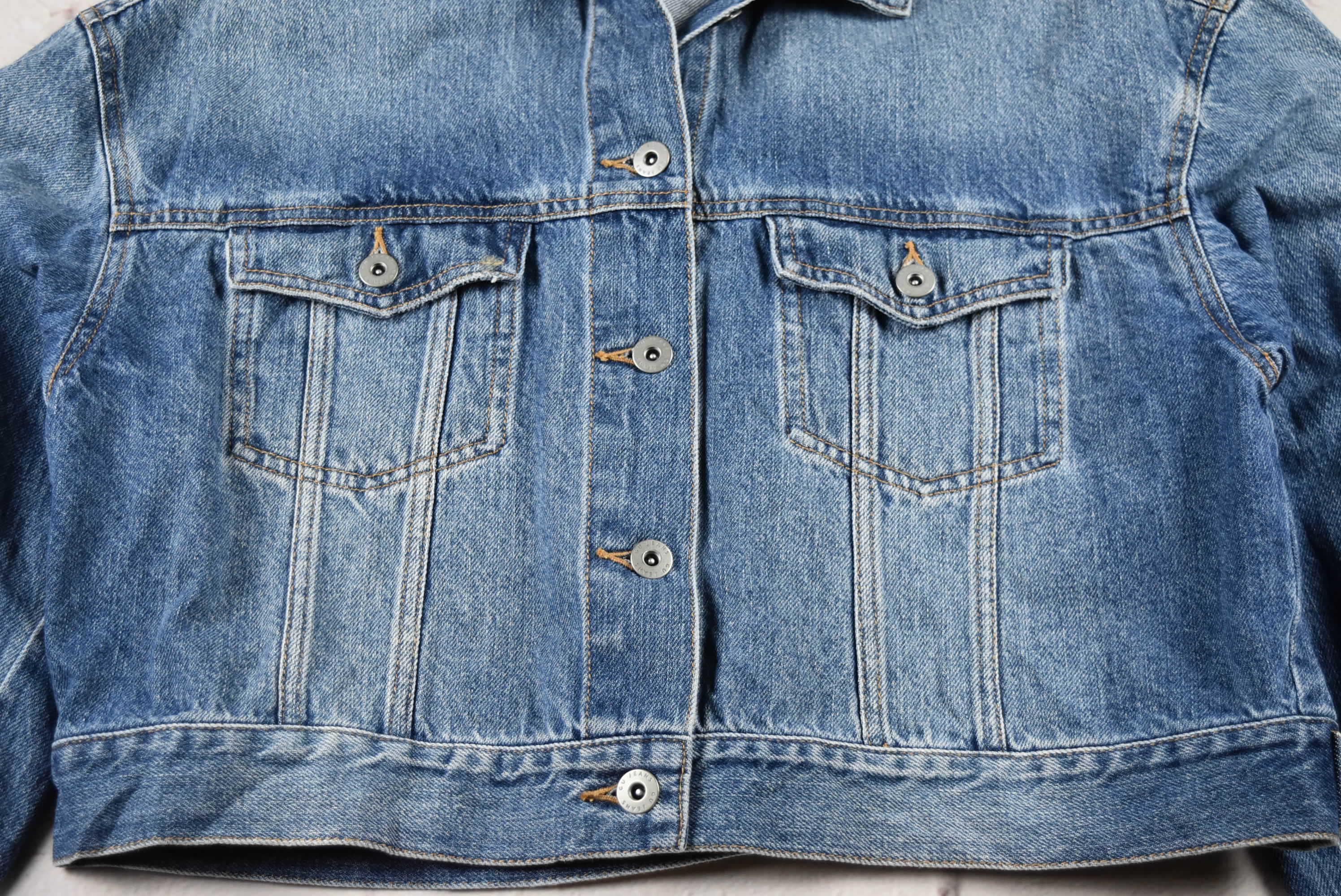 GU อกจริง 42 ไซส์ L เสื้อแจ็คเก็ตยีนส์ แขนยาว ผู้หญิง ทรงครอป เนื้อผ้านุ่มใส่สบาย