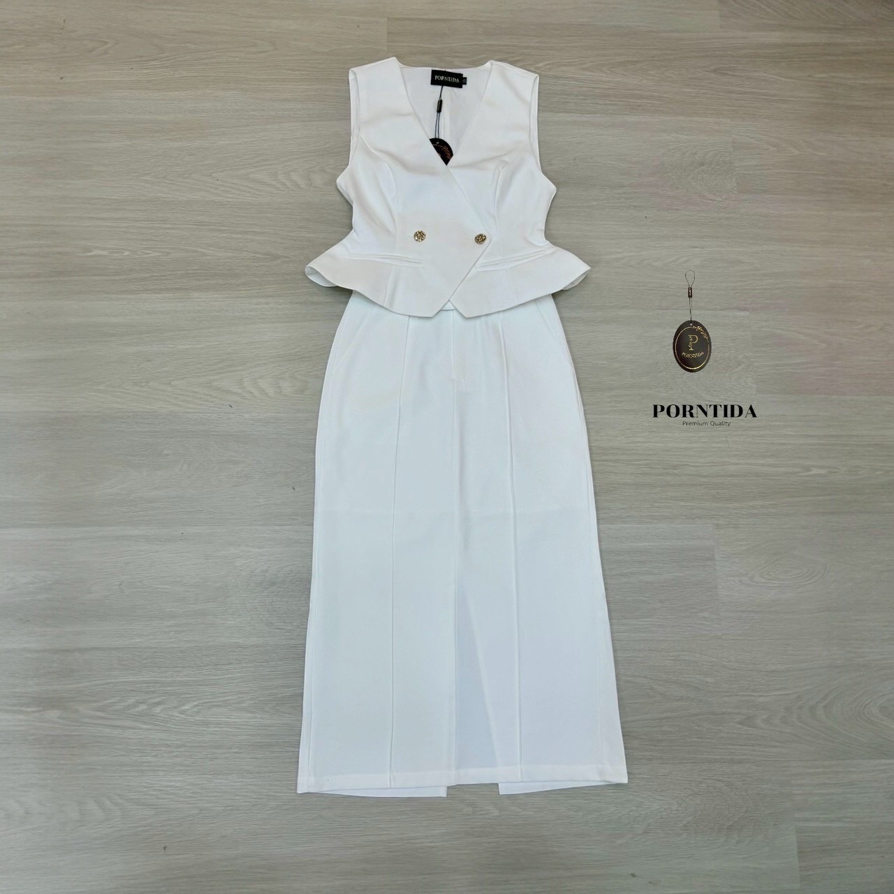 ชุดเซท2 ชิ้น เสื้อกระดุม บวกกับกระโปรงยาวงานซิปหน้ารุ่นนี้ผ้าหนาผ้าดีซับในเย็บติดทั้งชุดเรียบหรูผู้ดี