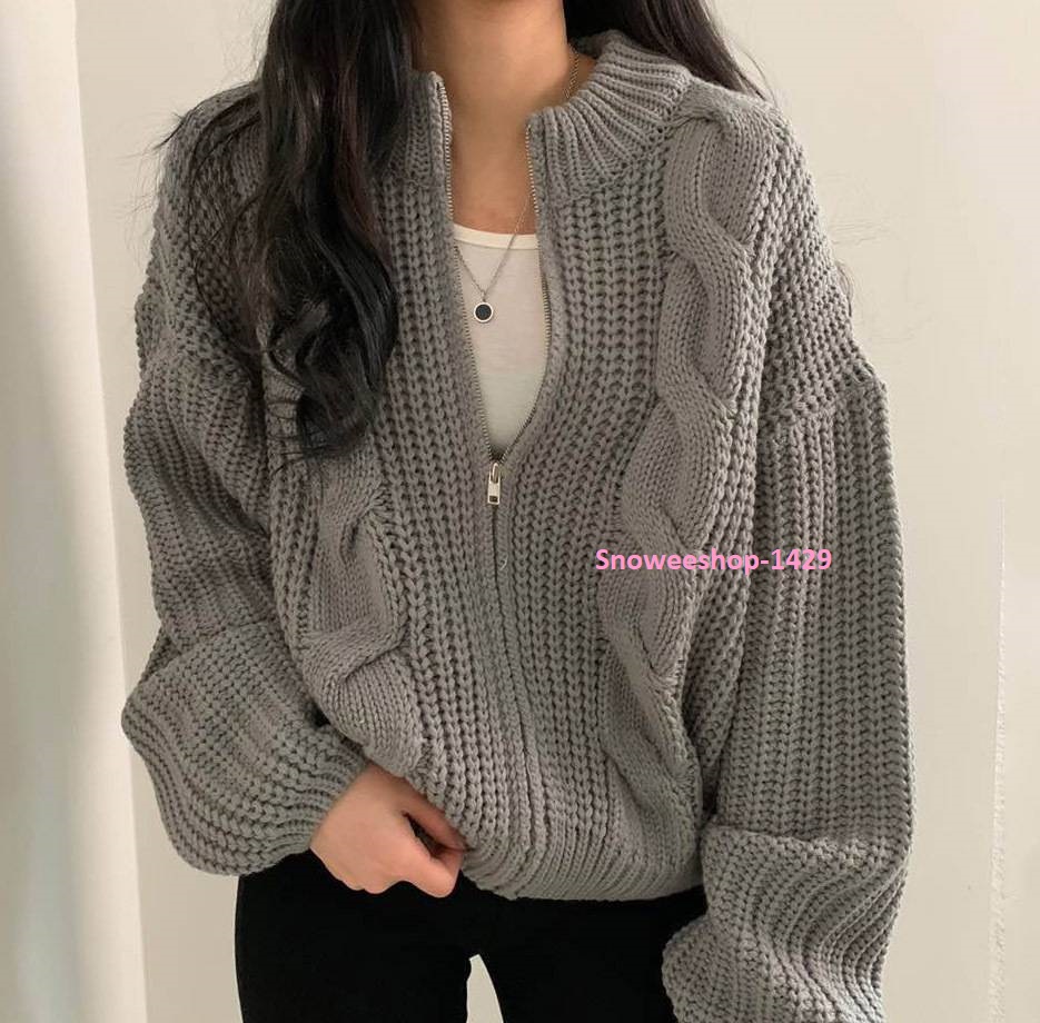 เสื้อคลุมไหมพรมเกรดพรีเมี่ยมกันหนาว กันลม ใส่ทำงาน ใส่เที่ยวหรือใส่ขึ้นเครื่องสนามบินเหมาะมาก มาพร้อม 3 เฉดสีขนาดฟรีไซส์