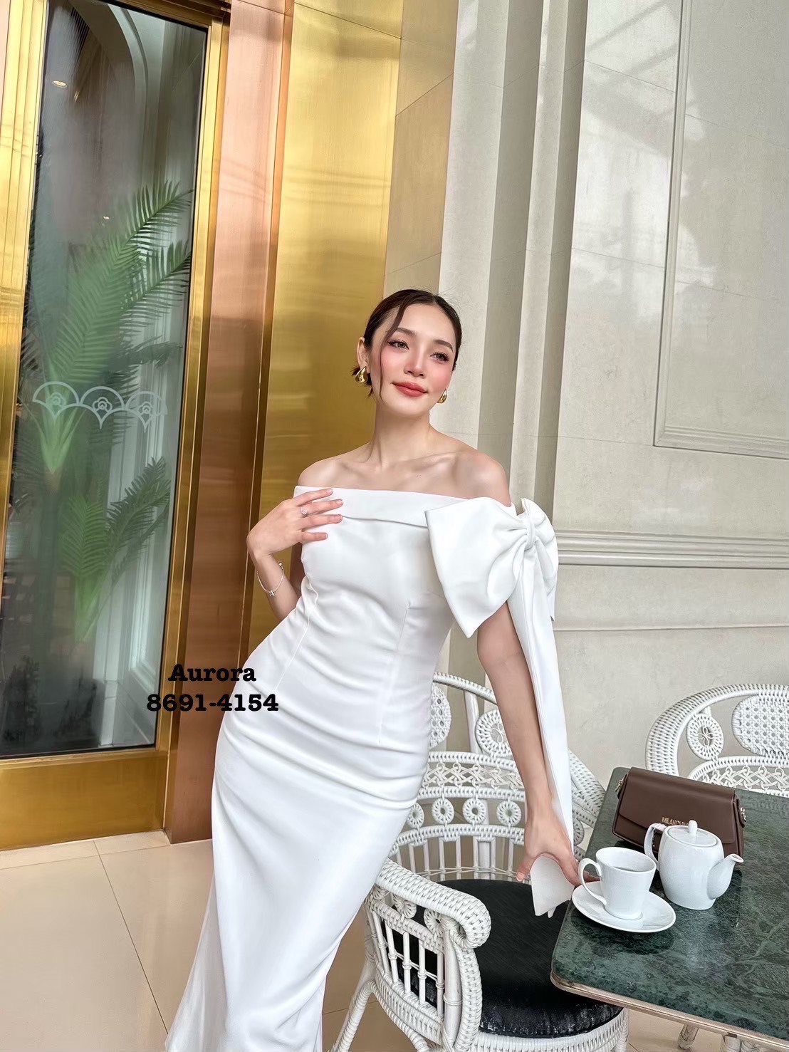 Label :: AURORA by RAMI-PAPHA เดรสเปิดไหล่โทนสีขาว สวยดูดีมีสไตล์ ด้านข้างซ้ายมือแต่งคล้ายโบว์ สวยงดงามคร่าาา งานผ้าดี๊ดี ผ้าดีมากๆ อกเสริมฟองน้ำเพื่อทรงสวย มีซับใน มีซิปหลัง