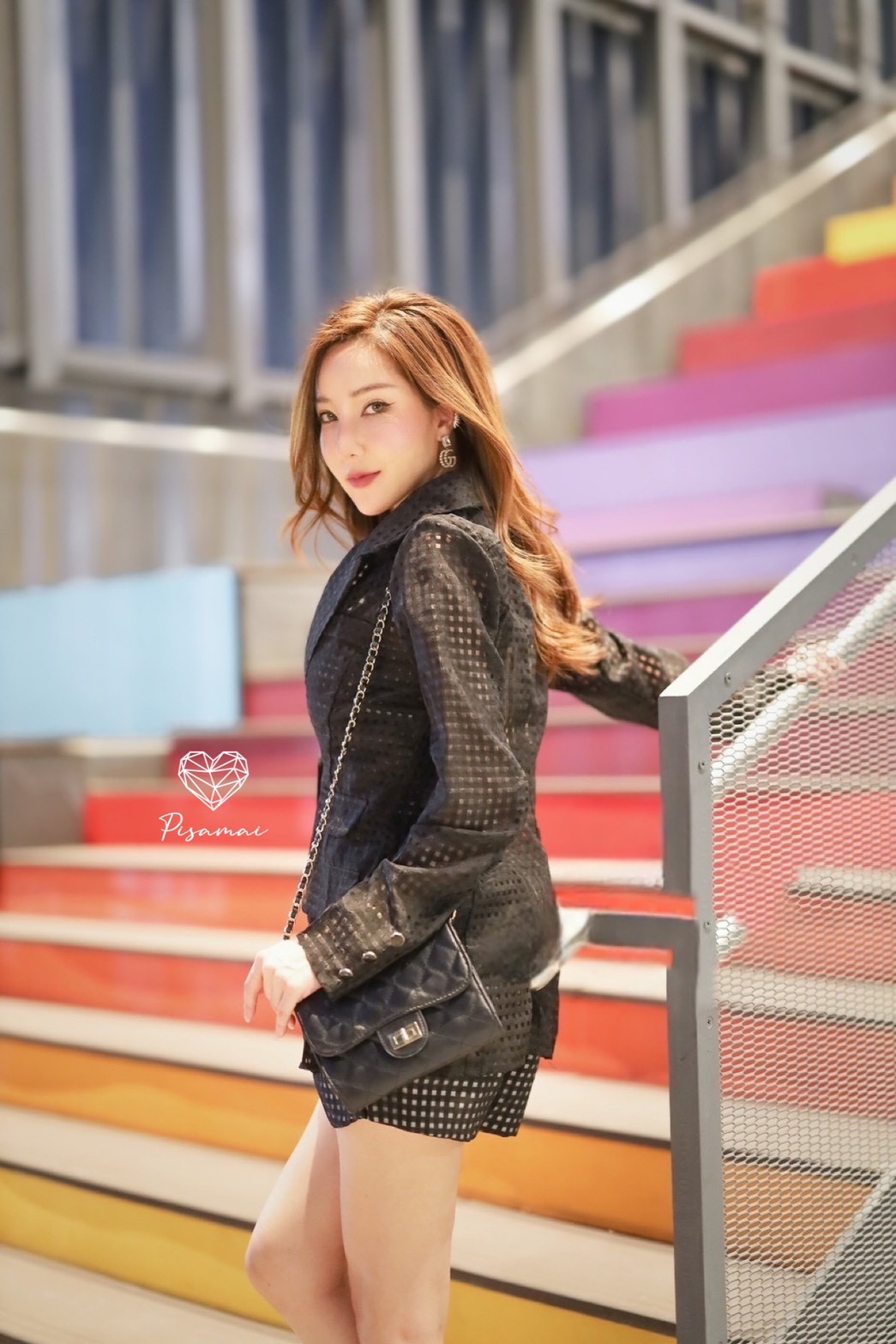 เซ็ตเบเซอร์คลุมลายตารางสก็อตสีดำ มาคู่กับเสื้อคอปและกางเกงขาสั้นเข้าเซ็ต ใส่ทั้งชุดแมทกันสวยมากๆค่า ต้องมีเลยค่า