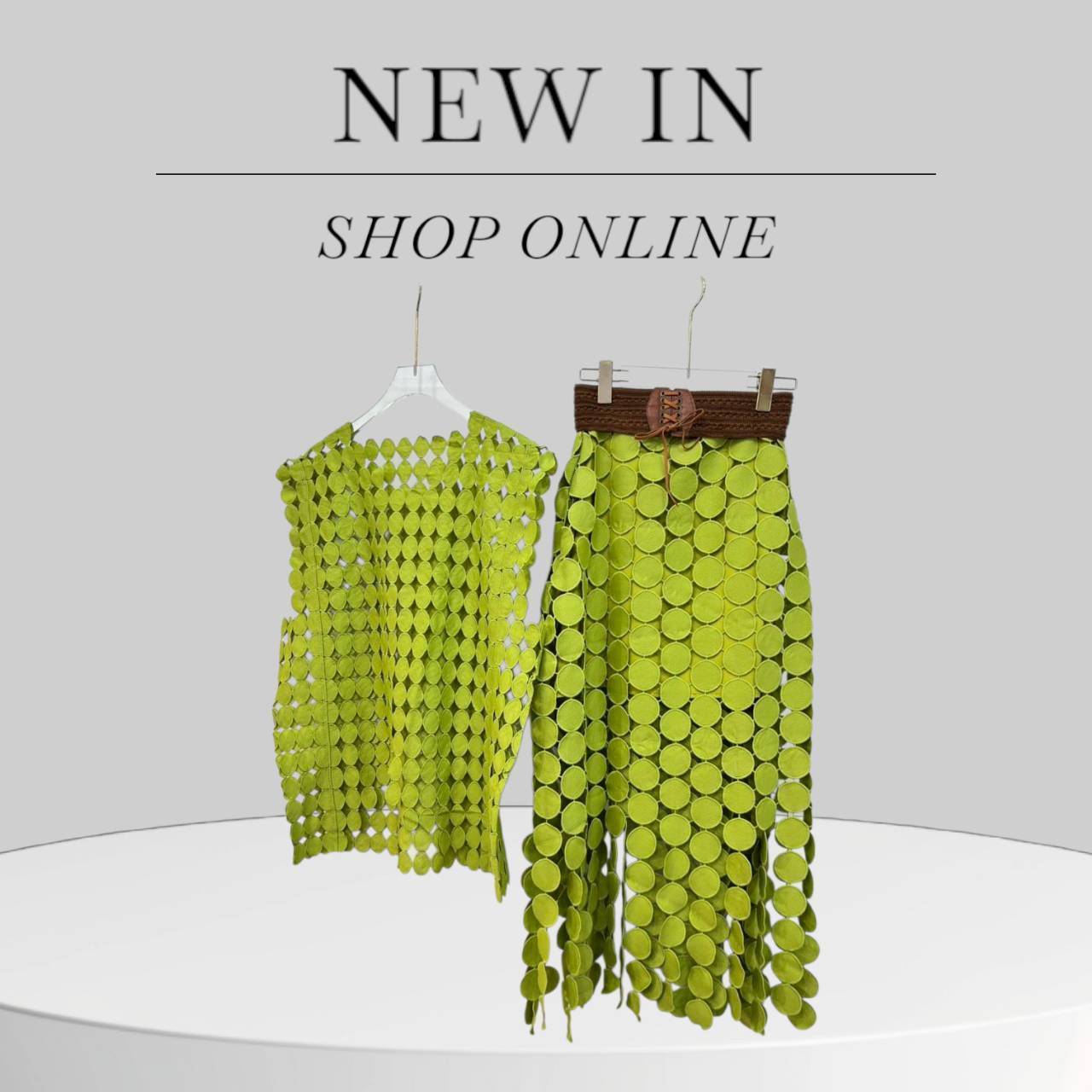 Brand : aiyarin Detail : เซ็ตเสื้อกระโปรงผ้าลูกไม้ๆกระโปรงผ้าเนื้อดีมีทรงสวยมั้กๆผ้าหนานิ่มไฮโซสวมใส่ง่ายเเต่งเเนวลูกคุณมั้กๆคะเซ็ทเสื้อตกเเต่งเก๋ๆมาพร้อมเข็มขัดๆผ้าดีหนามากมาพร้อมกระโปรงยาวเนื้อดีกระโปรงยาวเสื้อทรงเก๋ใส่ได้หลายเเบบจะเเยกใส่ก็เก๋ๆ