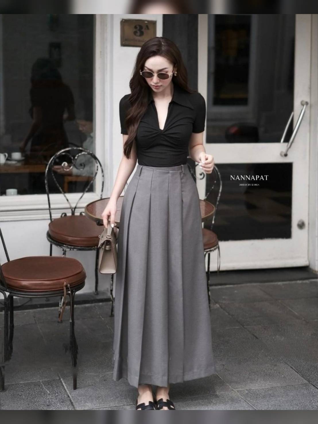 เซ็ทกระโปรงยาว เรียบหรูดูดีสุดๆ ใส่ทำงานได้เลยนะคะ หรือจะไปดินเนอร์สวยๆก็ไม่ผิดหวัง ตัวเสื้องานผ้ายืดหนานุ่มใส่สบายสุดๆ เสื้อคอปกดีไซน์เก๋ มีฟองน้ำอกด้วยนะคะ มาพร้อมกระโปรงยาวผ้าสูทหนานุ่ม ทรงสวยมากๆ แม็ชกันลงตัว เห็นงานจริงต้องว้าวแน่อนคะ