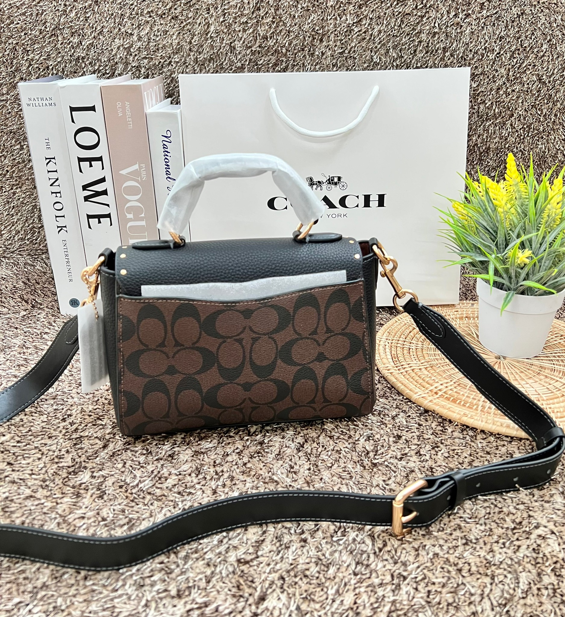 กระเป๋าสะพายไฮโซเรียบหรูดูแพงแบรนด์เนมโค้ชขนาด 8.5 นิ้ว หนังแท้ Coach Morgan Top Handle Satchel ((CE569//CF321//CF322))