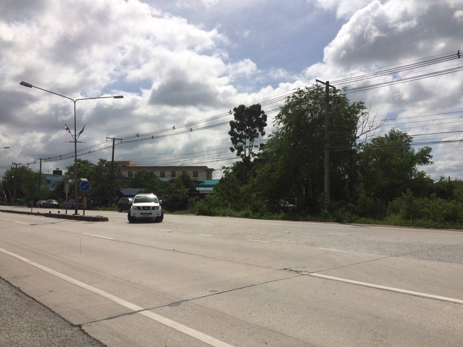 ขายที่ดินติดถนนใหญ่ศุขประยูรเหมาะแก่การทำธุรกิจพื้นที่กว้าง 2ไร่ 1งานหน้ากว้าง 55 เมตรห่างจากปั๊มพีที 134 ม. อ.พนัสนิคม จ.ชลบุรี