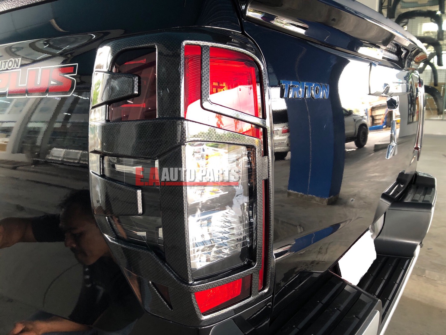 ครอบไฟท้าย มิซูบิชิไทรทัน 2019 Mitsubishi Triton ลายเคฟล่า