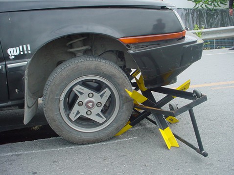 เครื่องกีดขวางรถยนต์ อุปกรณ์หยุดรถยนต์ ยานพาหนะ ทุ่นบกดักรถยนต์ (Car Bomb Block) จำหล่อ จำหล่อแบบเคลื่อนที่ได้