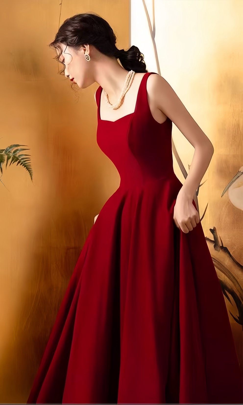 เซ็ตแขนกุดสีแดงตัวยาวบาน เนื้อผ้าสูทอัดกาวอย่างดี หนาเป็นวอลลุ่มใส่สวยมากค่า ถ่ายรูปดีมากเลยค่ารุ่นนี้ ปังปุริเย้แน่นอนค่า ห้ามพลาดเลย