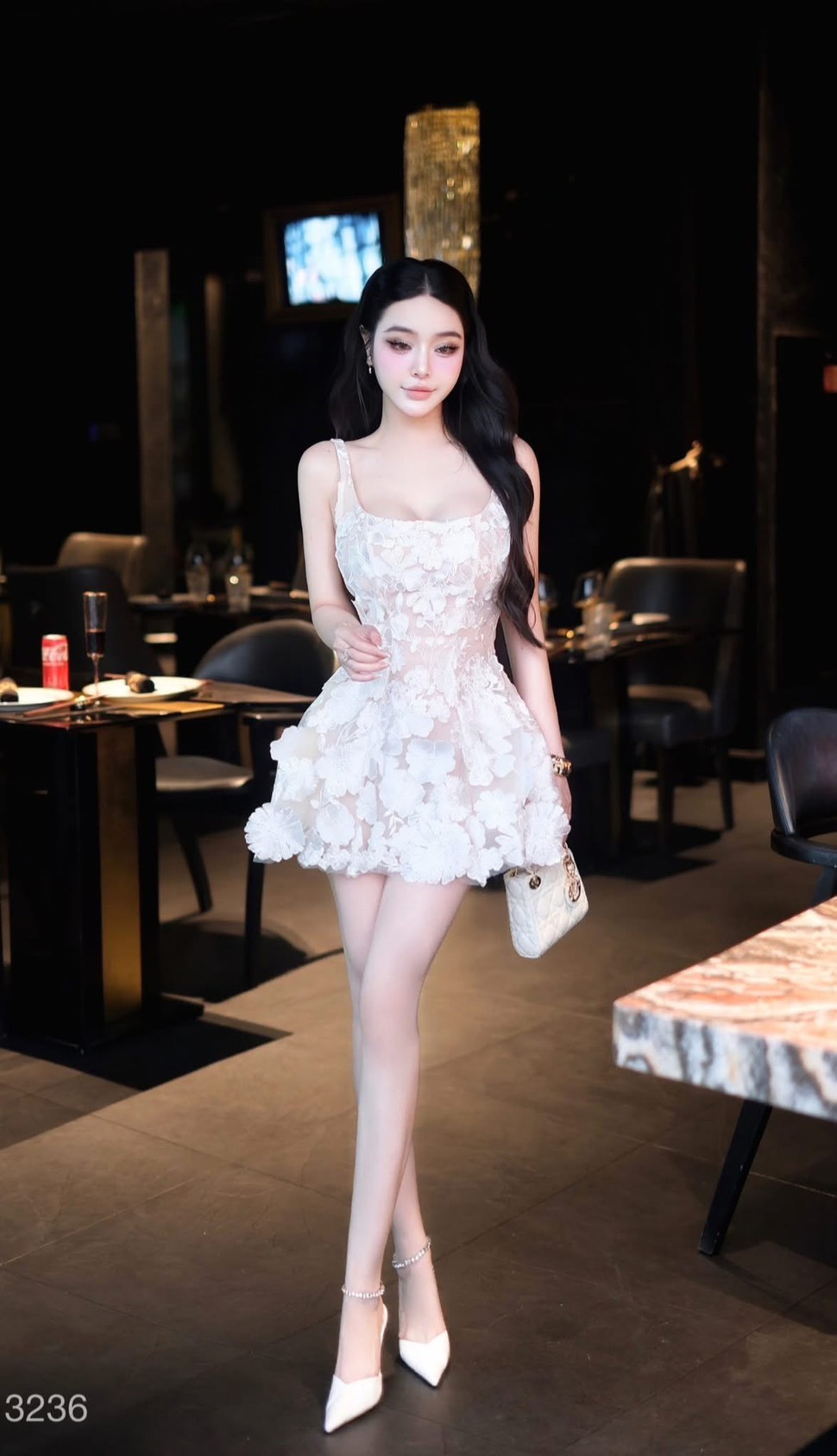 มินิเดรสลูกไม้ 3D สุดหรู ซับด้านในสีนู๊ด ใส่แล้วดูสว่างและขับผิว อกเอวเข้ารูป อกเสริมฟองน้ำ (ซิปหลัง) ช่วงกระโปรงบานออกเล็กน้อย ( ด้านในมีซับมาอย่างดี) ใส่ออกเดต ดินเนอร์ งานสวยเนื้อผ้าดีคัตติ๊งเป๊ะ