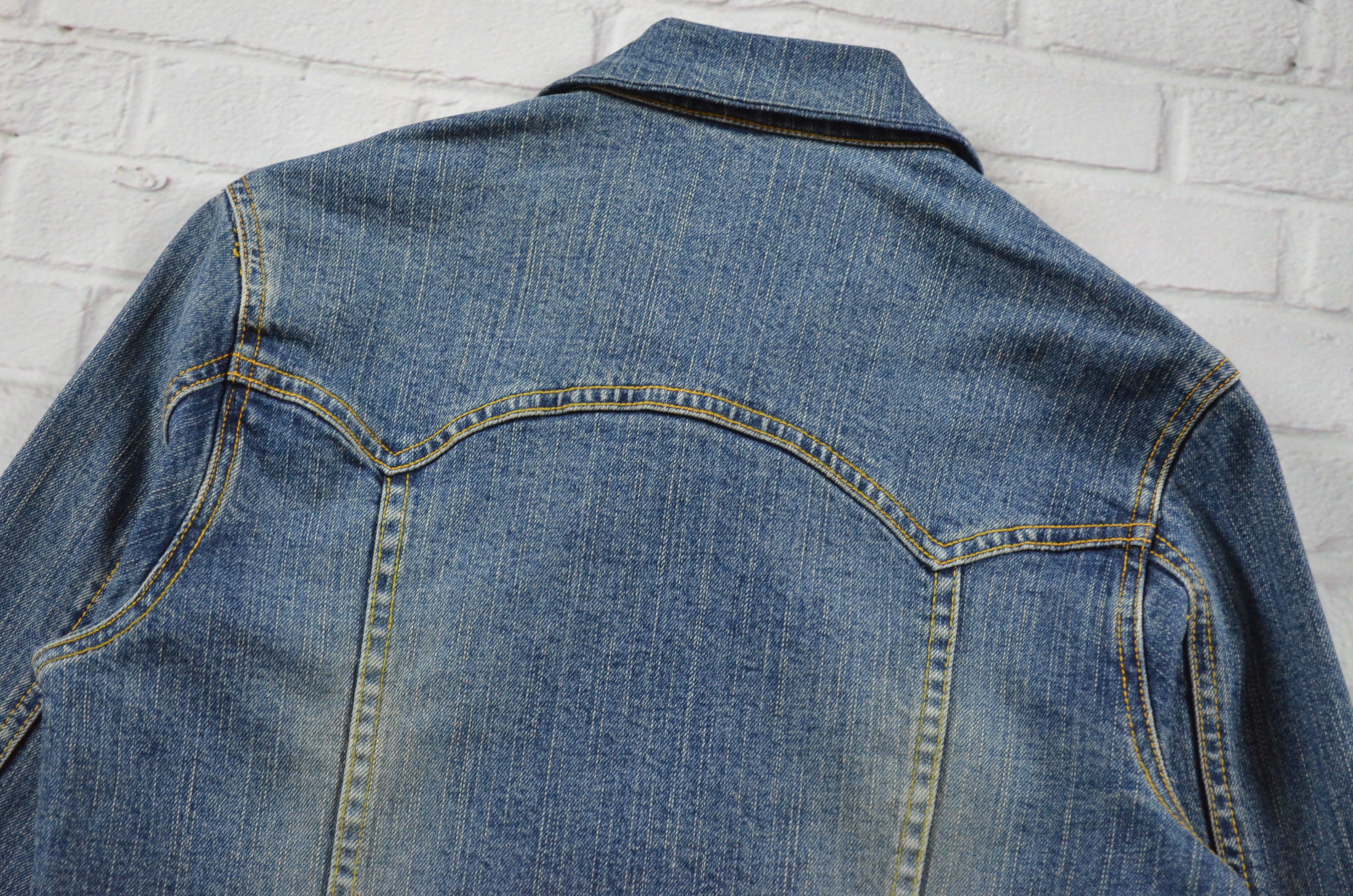 AFT Jeans อกจริง33' (XS) เสื้อแจ็คเก็ตยีนส์ เสื้อยีนส์แขนยาวหญิงชาย เนื้อผ้านุ่มทรงน่ารัก มีเป๋าข้างเป๋าในสวยมาก