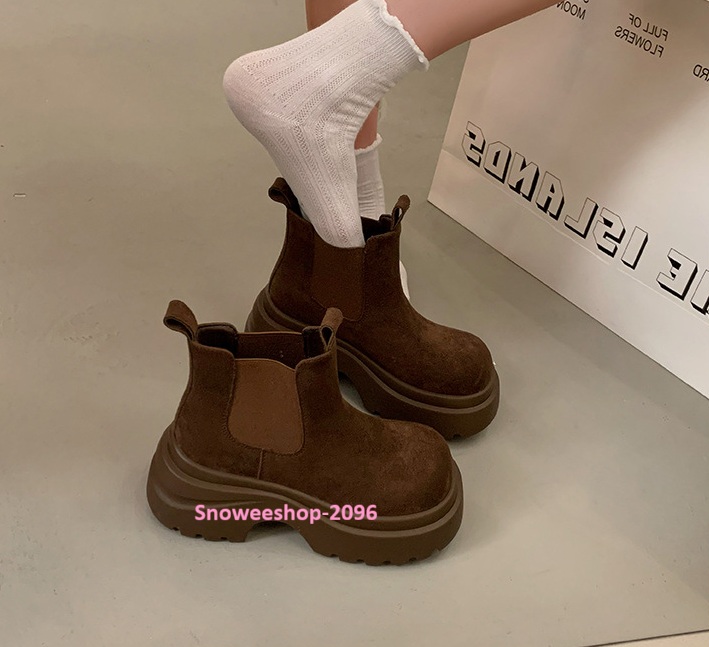 เที่ยวต่างประเทศให้ลุคปังตั้งแต่ก้าวแรก รองเท้าบูทมาร์ตินทรงสวย ใส่แล้วดูขายาวเพรียว แมตช์ง่ายทุกลุค กันน้ำ เดินสบาย เพิ่มความสูงแบบเนียน ๆ เที่ยวได้ทั้งวันไม่ปวดเท้า มี 4 สี | ไซส์ 35-40