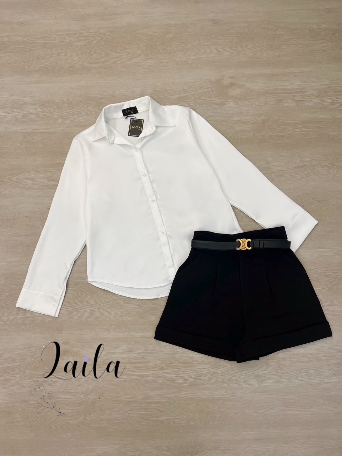 เสื้อ+กางเกง+เข็มขัด เสื้อเชิ้ตคอปกแขนยาวสีขาวทรงโอเวอร์ไซศ์ปล่อยๆใส่สบายงานผ้านิ่มสวยยให้ลุคสาวมั่นดูแพง มีคลาส มาพร้อมกางเกงขาสั้นสีดำพรางหุ่น แต่งตะขอหน้าสวยๆ พร้อมอะไหล่เข็มขัดแต่งหัวแบรนCLสีทอง ลุคนี้สวยเรียบๆแต่ดูมีคลาสสุดๆค่า #เสื้อเชิ้ต #ชุดเซ็ท #