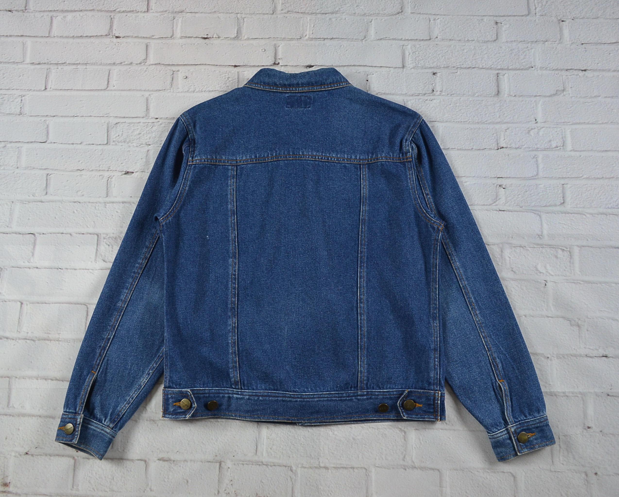 Wrangler อกจริง37' (M) เสื้อแจ็คเก็ตยีนส์ เสื้อยีนส์แขนยาวหญิงชาย เนื้อผ้านุ่มใส่สบาย ปักรายดอกไม้น่ารัก