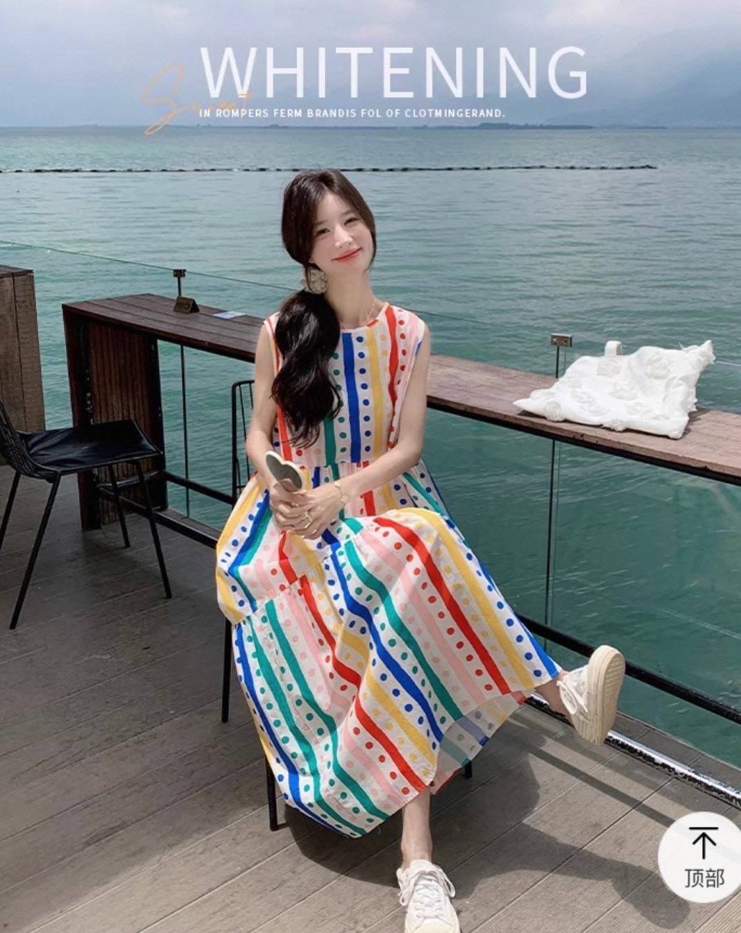 เดรสยาวแขนกุดทรงสวย คอกลม ลายริ้วโทนสีสวยสดใส ลำตัวทรงใส่สบายๆ นิ่มลื่นพริ้วใส่สบายแทบจะไม่ต้องรีดเลยคะ งานมีซับใน งานสวยตามภาพงานจริง