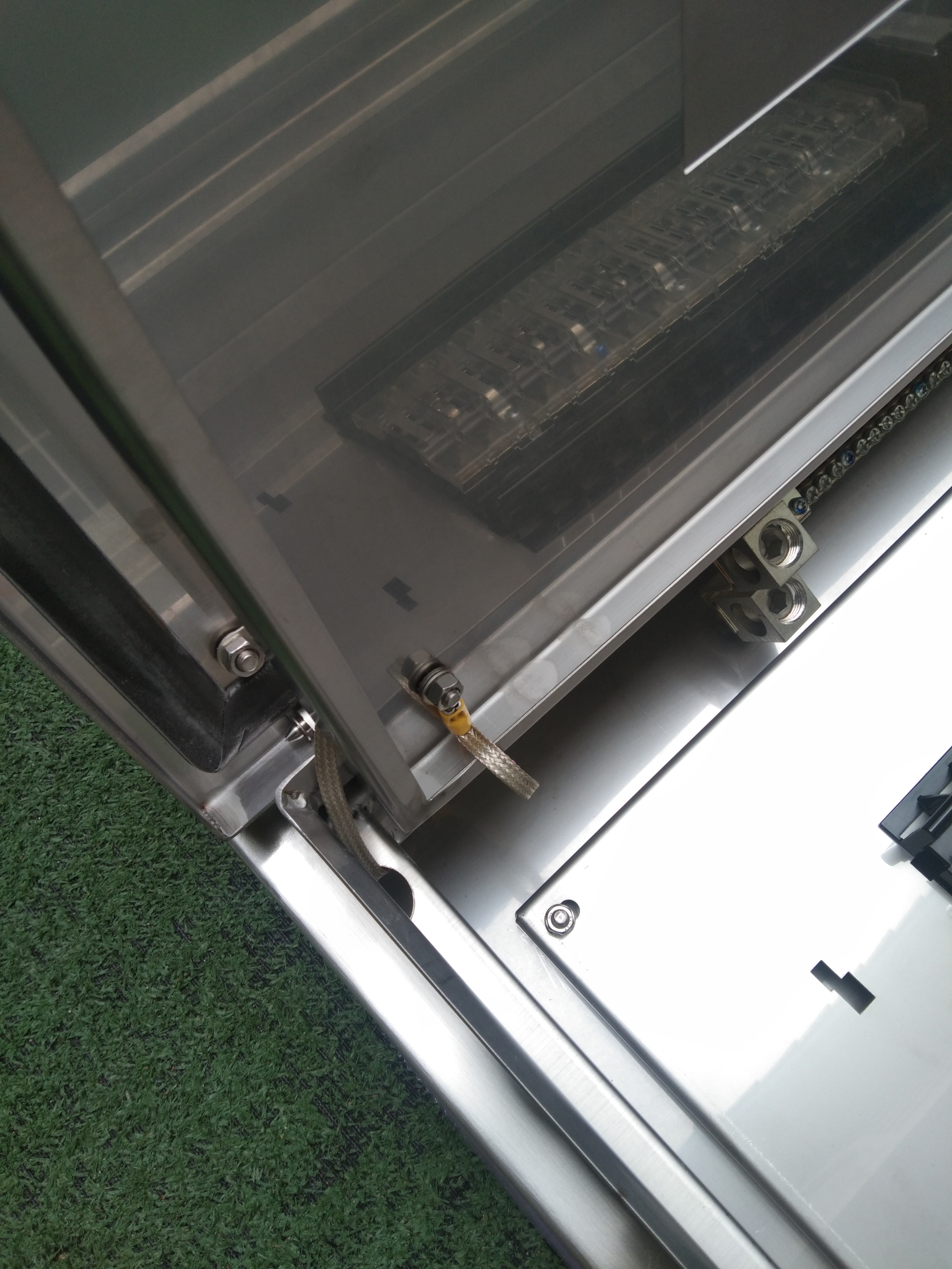 Main LUG 250A ตู้สแตนเลส 304 มีหลังคาสโลป W450xH800xD152mm. (36ช่อง)