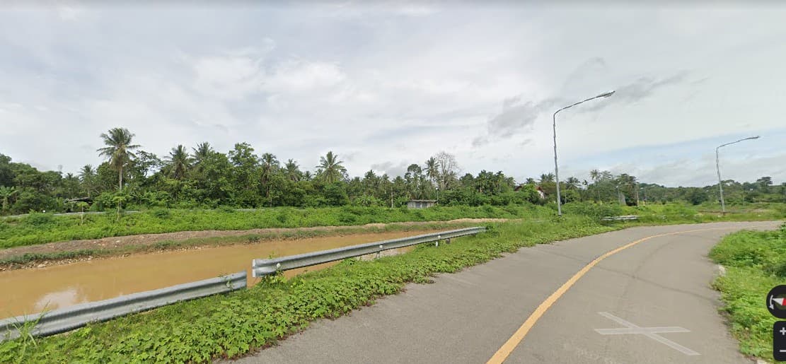 ขายที่ดินราคาถูกงานละ 6.4 แสน อำเภอเมืองชุมพรติดถนนลาดยางและคลองพนังตักบรรยากาศดีใกล้โรงเรียนอนุบาลชุมพร 900 เมตร ศาลากลาง 1.2 กม. เหมาะสร้างบ้านห้องพักการเดินทางสะดวกสบาย