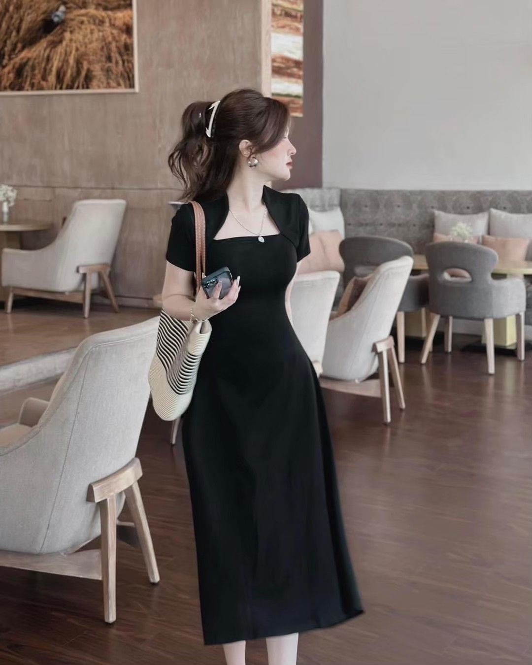 ชุดเดรสยาวสีดำทรงสวยมาก สวยหรูดูแพง หน้าอกมีฟองน้ำ ชุดมีซับในอย่างดี เนื้อผ้าดีมากค่า ชุดมีซิบด้านหลัง #Rattana🌟PT #งานเลี้ยง#ชุดสีดำ #ชุดทำบุญ#งานบวช.
