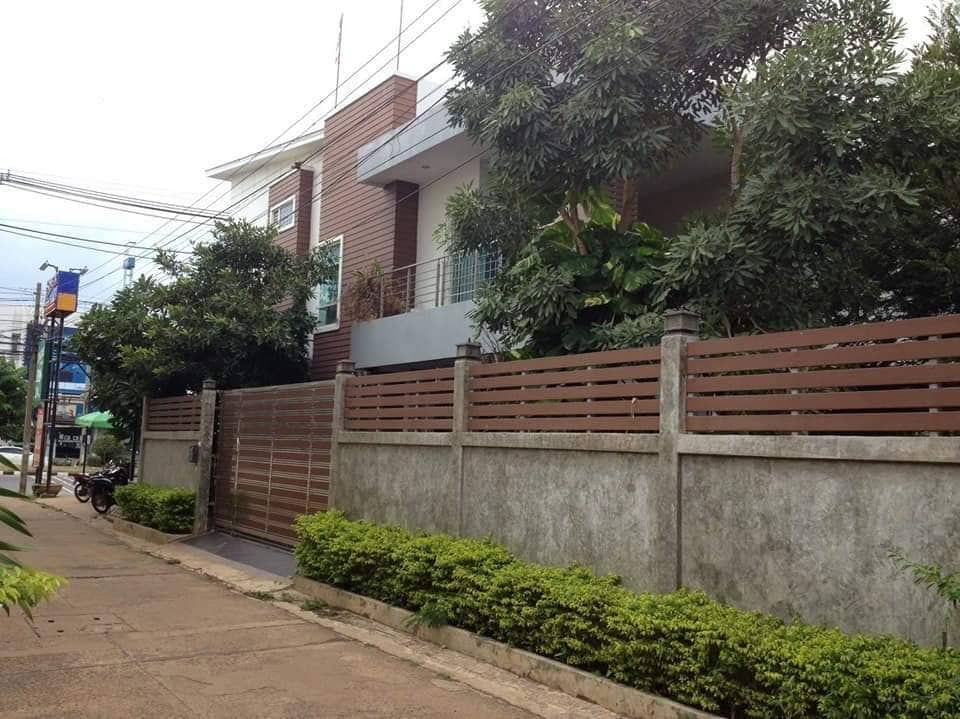 ขายบ้านสองชั้นครึ่งราคาถูกพร้อมอยู่ทำเลทองติดถนนใหญ่พร้อมทำธุรกิจติดธนาคารออมสิน เนื้อที่ 96 ตรว.3ห้องนอน4ห้องนํ้า อ.หนองกี่ จ.บุรีรัมย์