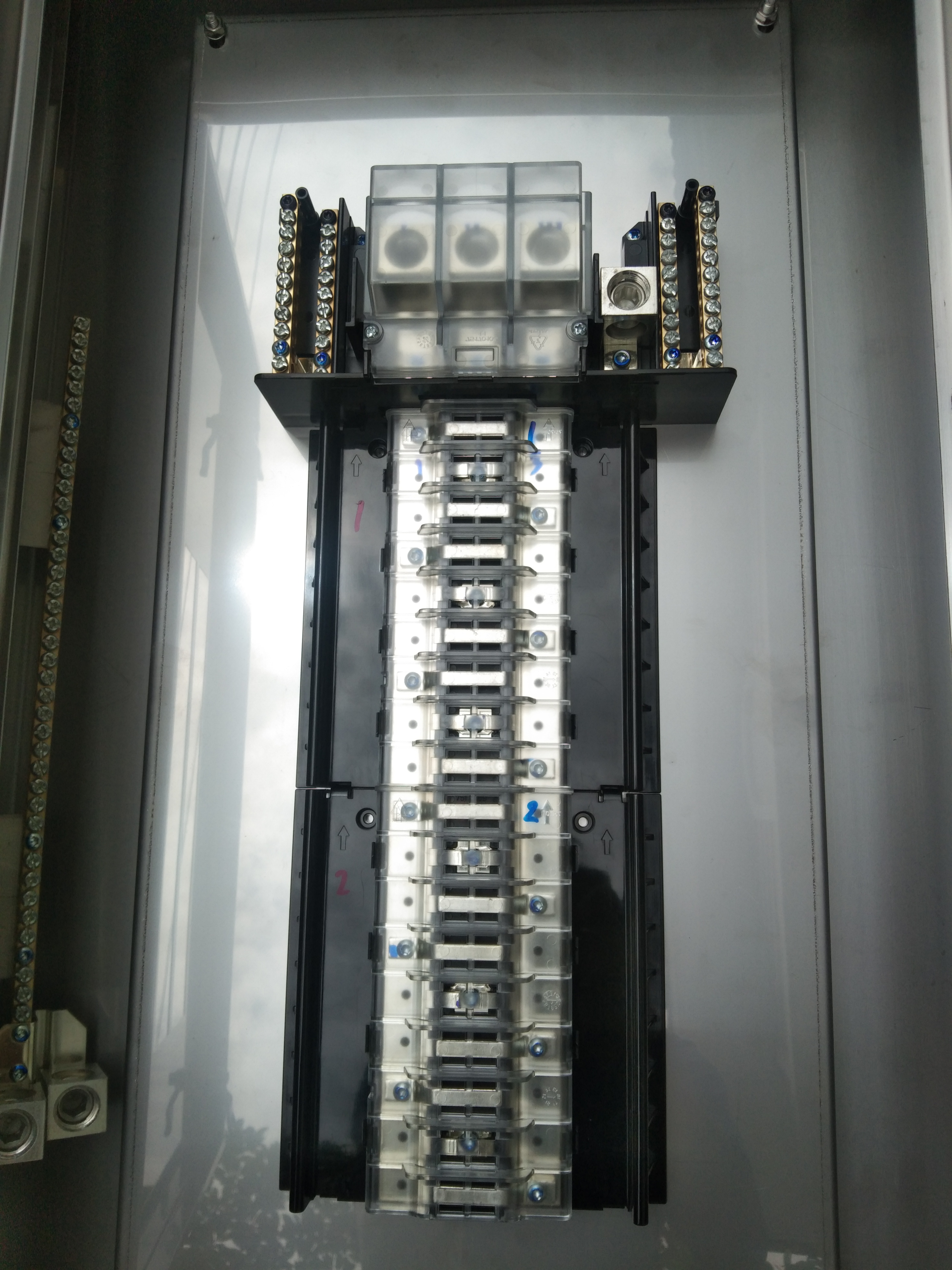 Main LUG 250A ตู้สแตนเลส 304 มีหลังคาสโลป W450xH800xD152mm. (36ช่อง)