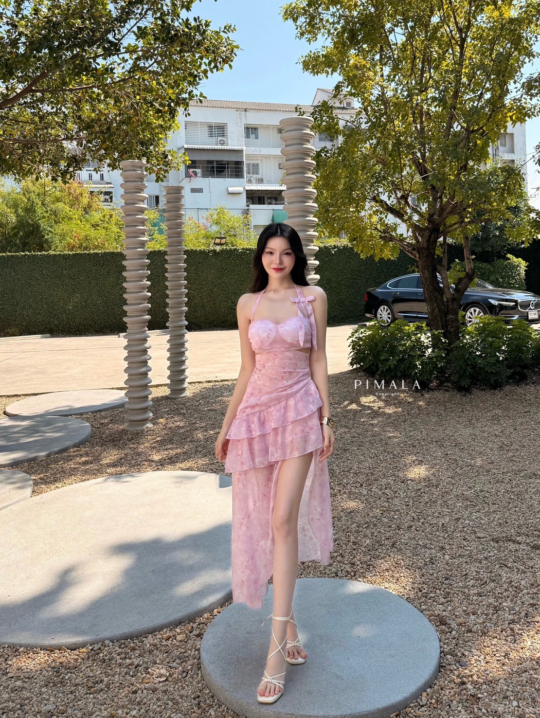 Dress pink sweet สวยมากก ลายผ้าน่ารักมากเป็นลายขายดีของทางร้านหมดตลอดถ้าทำลายนี้มา สายไหล่เป็นโบว์ซีทรูชั้นนอกที่หน้าอกโต่วอินสุดๆ กระโปรงออกแบบซับซ้อนตามสไตล์แฟชั่นนิสต้า มีซับใน มีฟองน้ำอก ซิปหลัง ลุคนี้สวยมาก