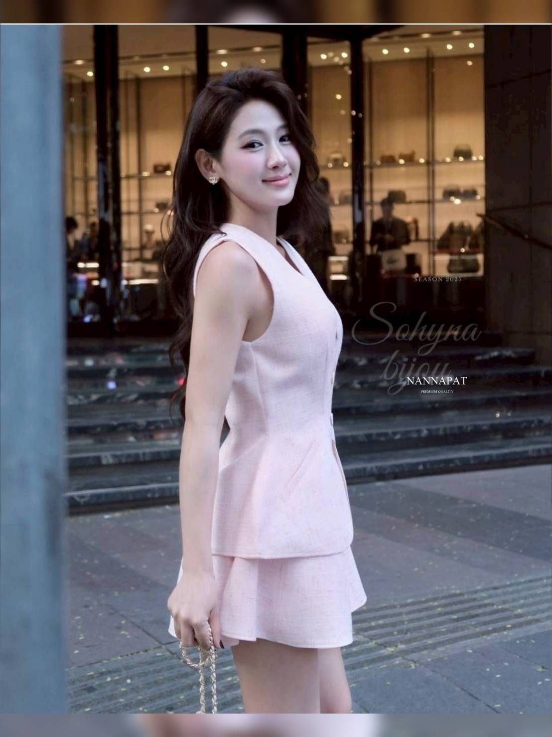 ชุดเซ็ท เหมาะกับซัมเมอร์สุดๆ ดูดีไม่ไหว ใส่เดินช็อปปิ้งได้ชิลๆเลยคะ ผ้าดีเกินเรื่อง ตัวเสื้อเค้ามีฟองน้ำอกให้ด้วย กระดุมหน้าหลอก งานซิปหลัง ทำถึงไม่ไหว กางเกงก็สวย เหมือนใส่กระโปรง ชอบๆ ขอให้ได้ขอให้โดนนะคะ