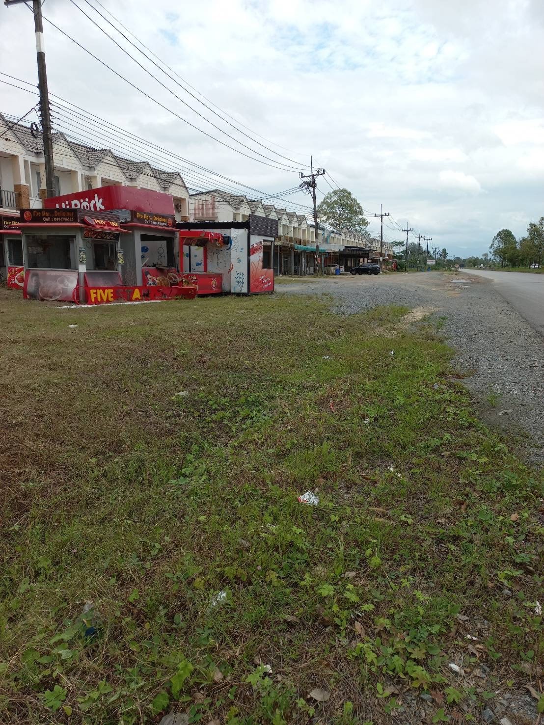 ขายที่ดินถมแล้วติดถนนใหญ่ 4 เลน มีระบบน้ำประปา หม้อแปลงไฟฟ้าแรงสูงพร้อม สามารถดำเนินการทำโครงการบ้านเดี่ยวขนาด 60ถึง70 ตารางวาได้ประมาณ35หลัง ขนาด7.5ไร่ ตำบลที่วัง อำเภอทุ่งสงจังหวัดนครศรีธรรมราช