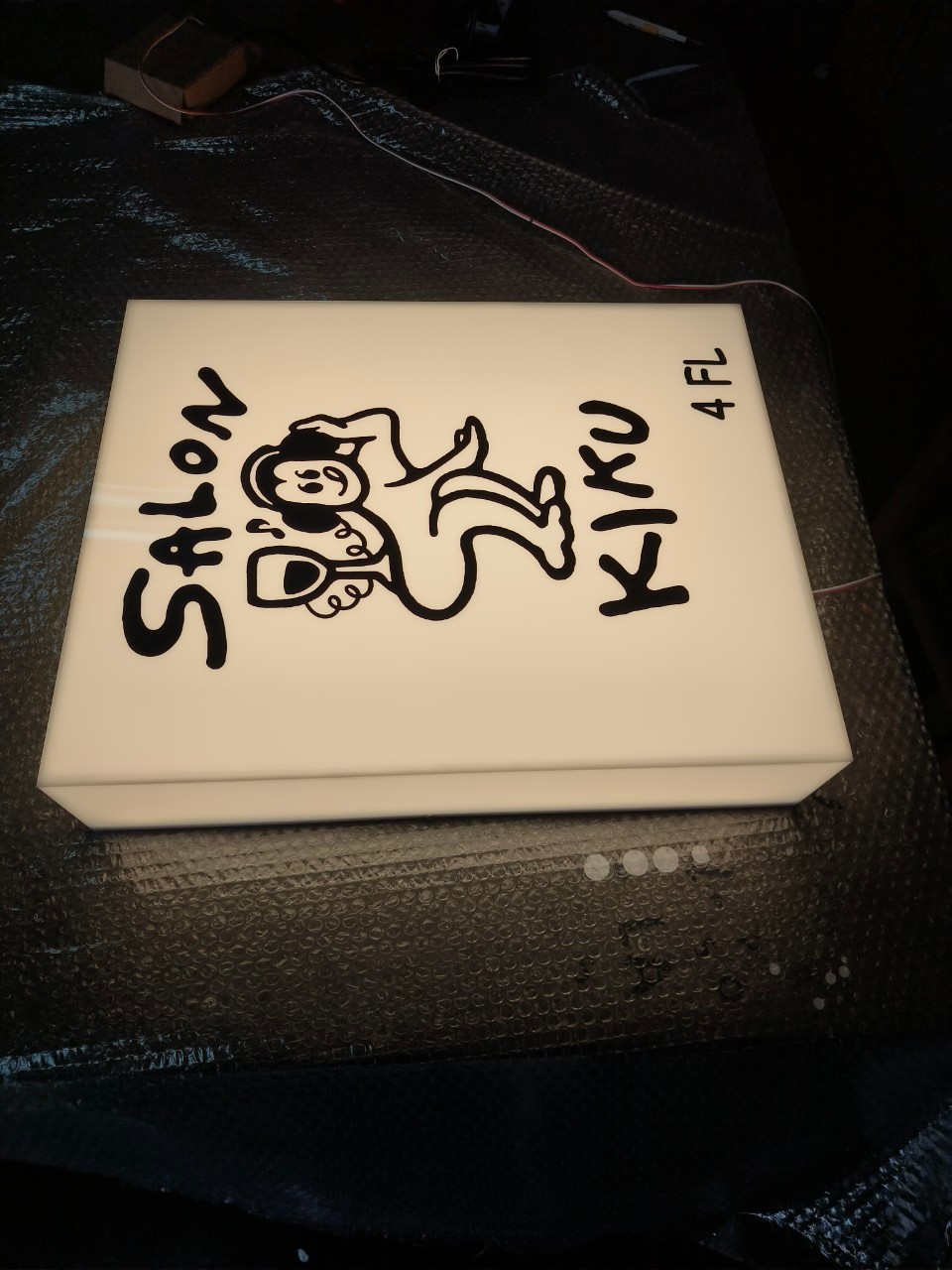 กล่องไฟอะคริลิค ไฟออกรอบตัว ขนาด 40x50 cm