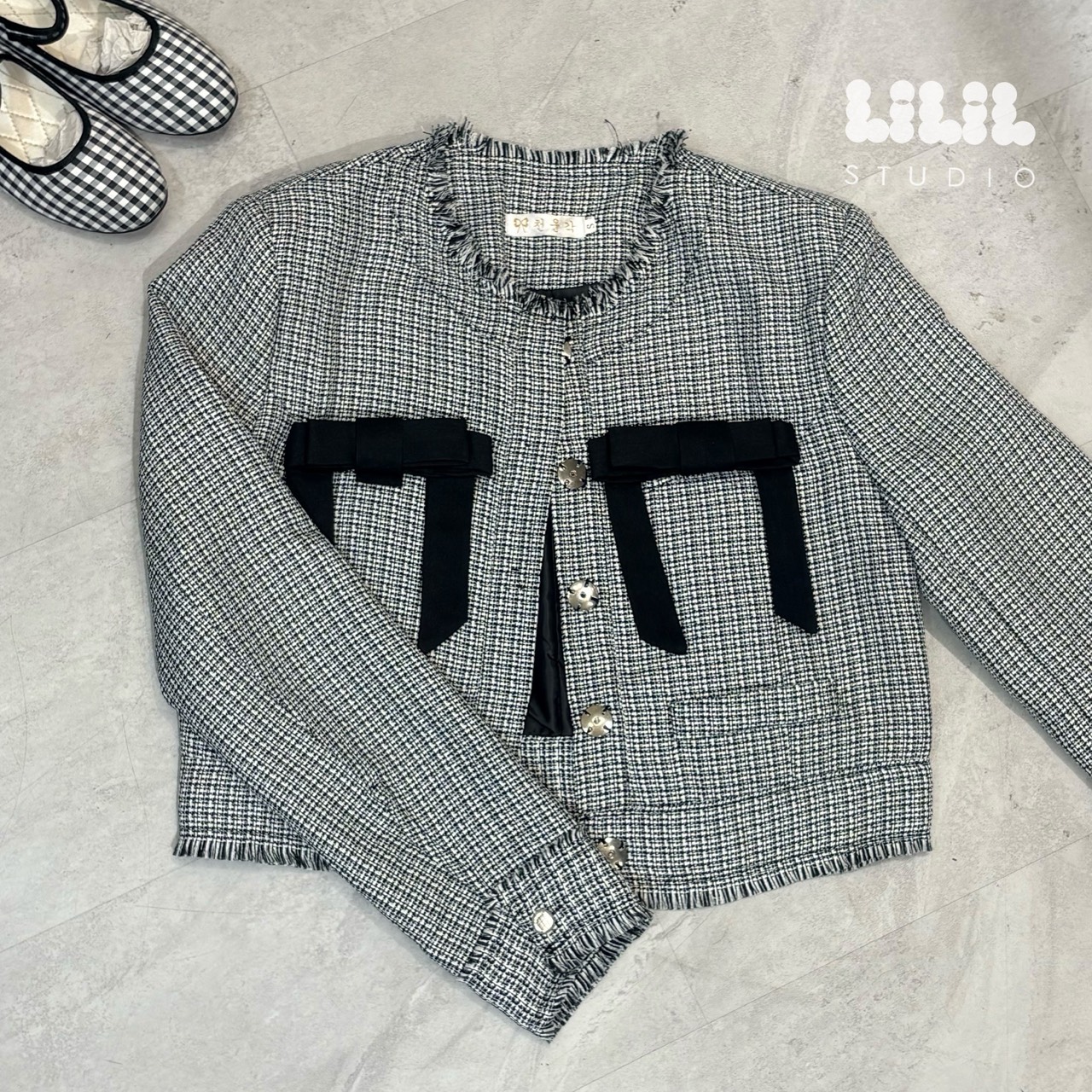 เสื้อคลุมทวีต ความยาวพอดีตัว มีซับใน กระดุมหน้า ใส่ดูดีมากค่ะ