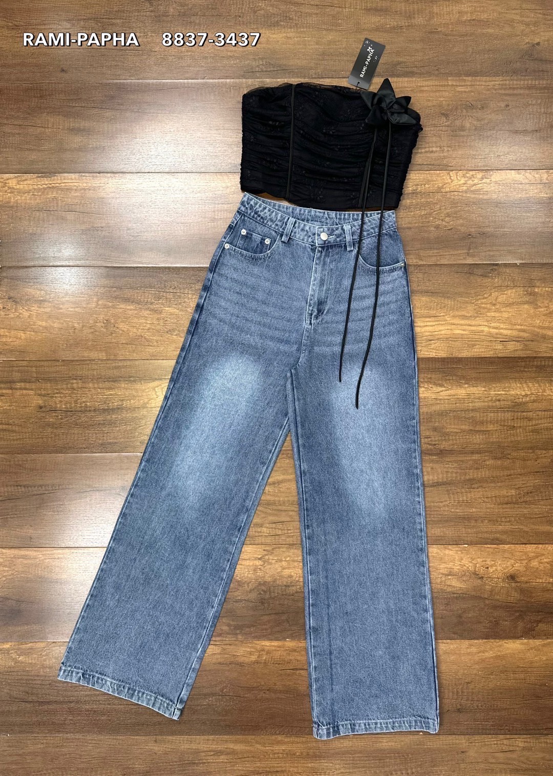 Label :: RAMI-PAPHA(รมิปภา) เสื้อเกาะอกสีดำเนื้อผ้าลูกไม้เกรดพรีเมี่ยม เนื้อนิ่มมากลูกไม้ดีเทลเย็บย่นทั้งตัว ด้านหน้ากุ้นแถบสีดำเก๋มากคะ มีฟองน้ำจัดให้ทรงสวย มีกันลื่นรอบอก ซับในอย่างดีทั้งตัว ซิปหลัง ++มาคู่กับ กางเกงยีนส์ทรงสวย ฟอกสีสวยมาก กระเป๋าใช้งาน