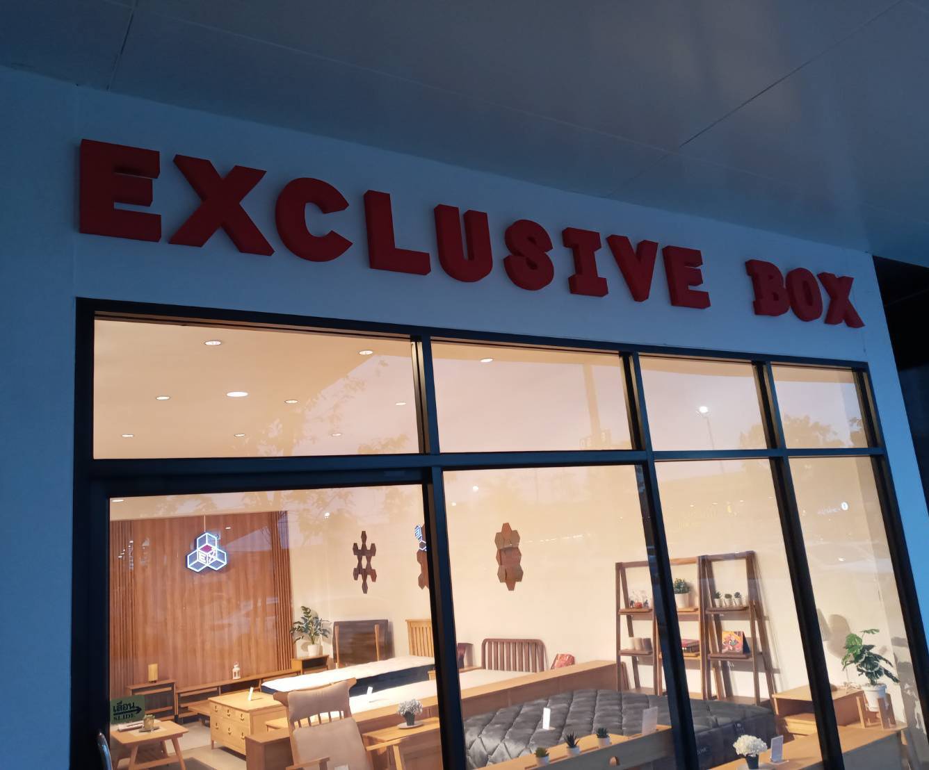 งานติดตั้งป้ายกล่องไฟไดคัท กล่องไฟติดหน้าร้าน