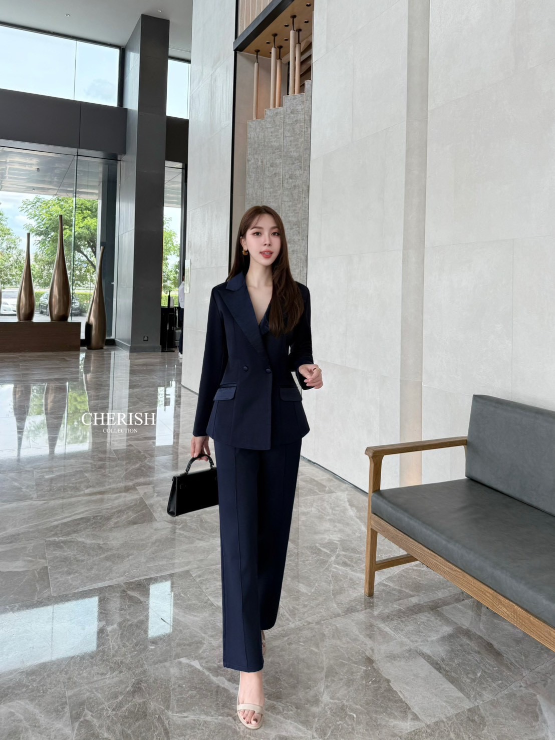 Setsuit เสื้อ+กางเกง ที่เรียบหรูดูแพง ทรงสวย ใช้ผ้าดี ตัวเสื้อสูทแขนยาวคอปกช่วงคอและกระเป๋าตกแต่งผ้าซาติน ตัวกางเกงเอวสูงขากระบอกใส่แล้วขาดูเรียวยาวสุดๆ ชุดนี้ใส่แล้วเด่นสุดๆ ต้องมีสักชุดแล้วนะคะ